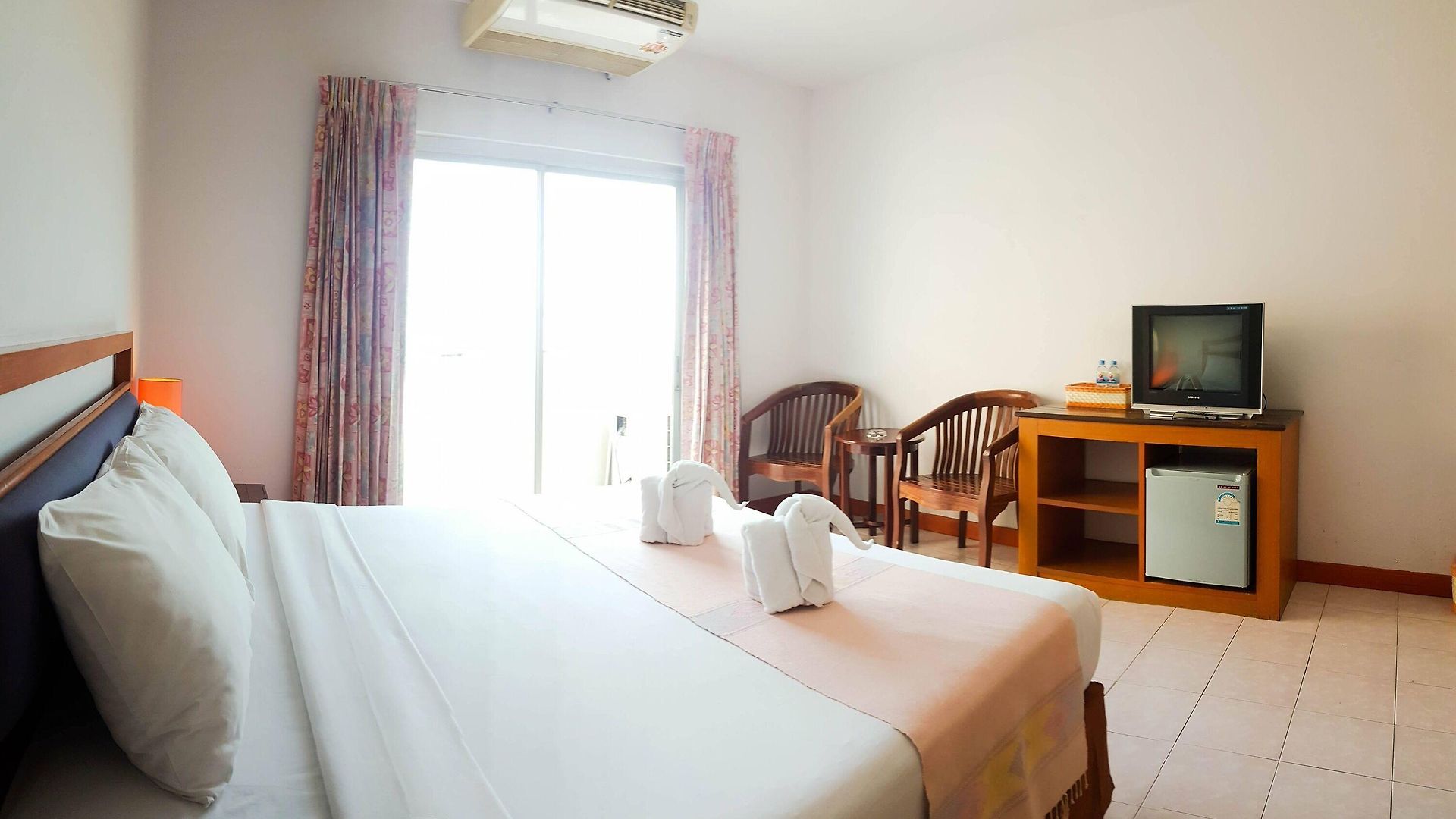 โรงแรม Eastiny Bella Vista
