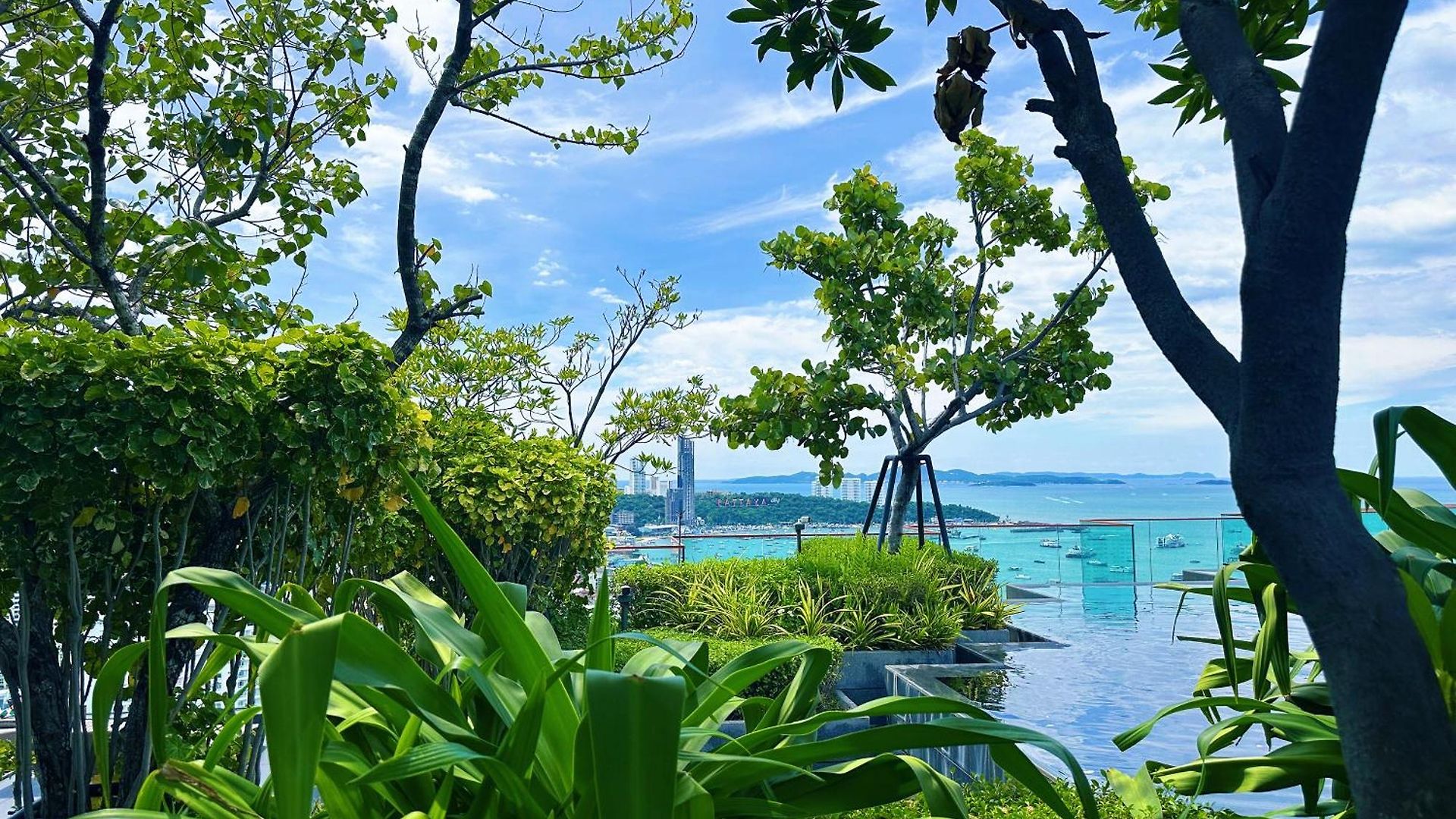Edge Pattaya-luxury Downtown Escape *