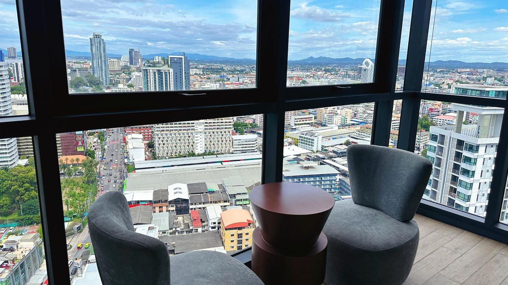 Edge Pattaya-luxury Downtown Escape อพาร์ทเม้น Pattaya