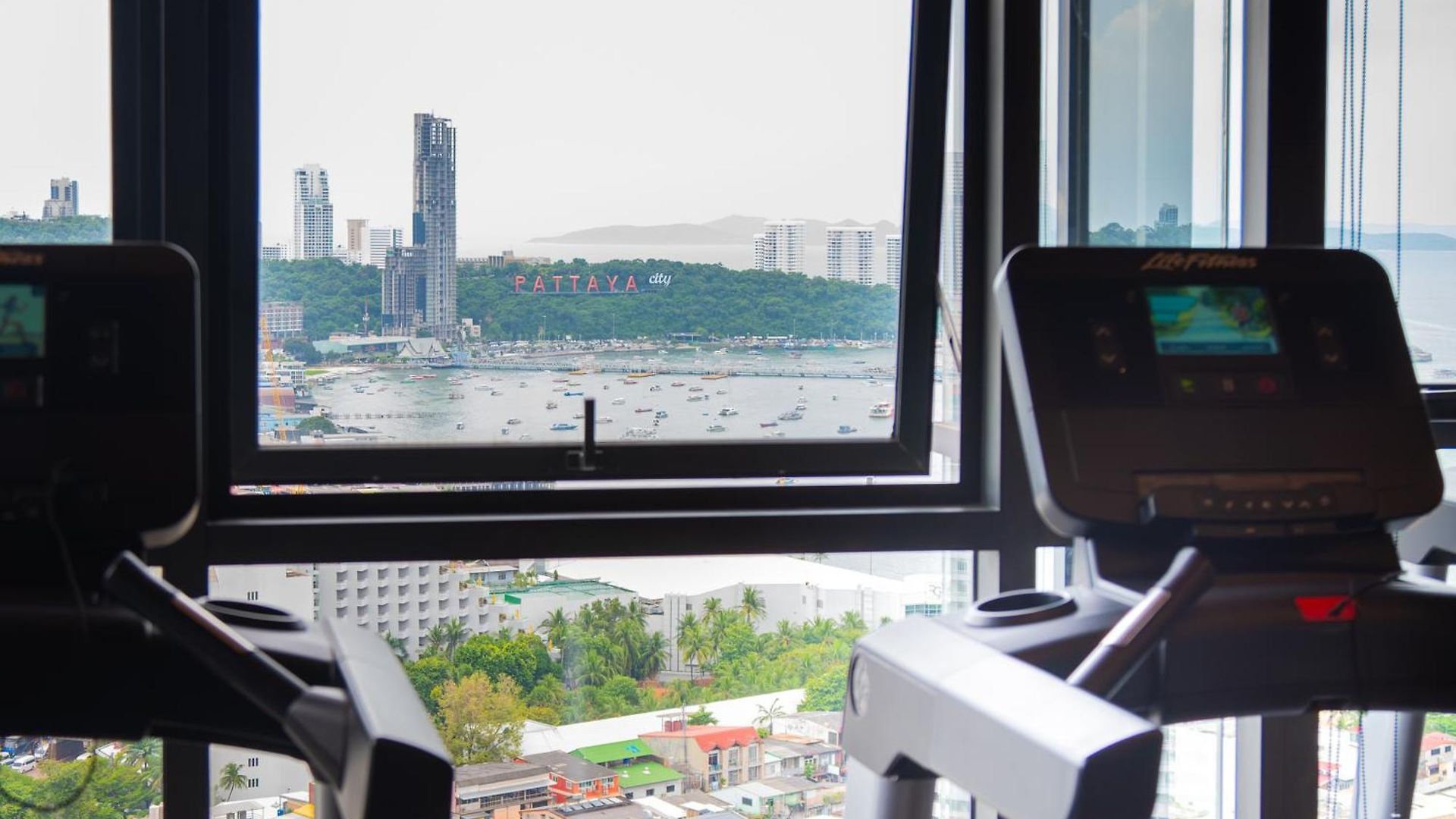 Edge Pattaya-luxury Downtown Escape อพาร์ทเม้น