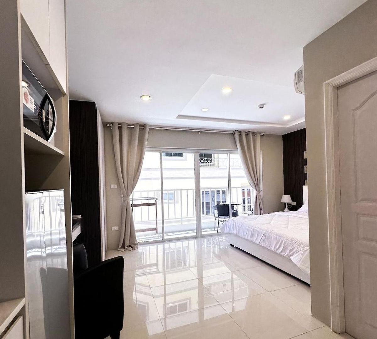 Modern - Phratamnak Jomtien *