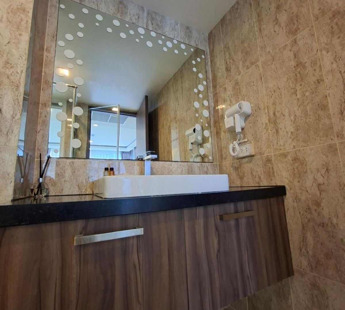 อพาร์ทเม้น Grand Avenue, 2 Bedroom-2 Baths, 69sqm Pattaya