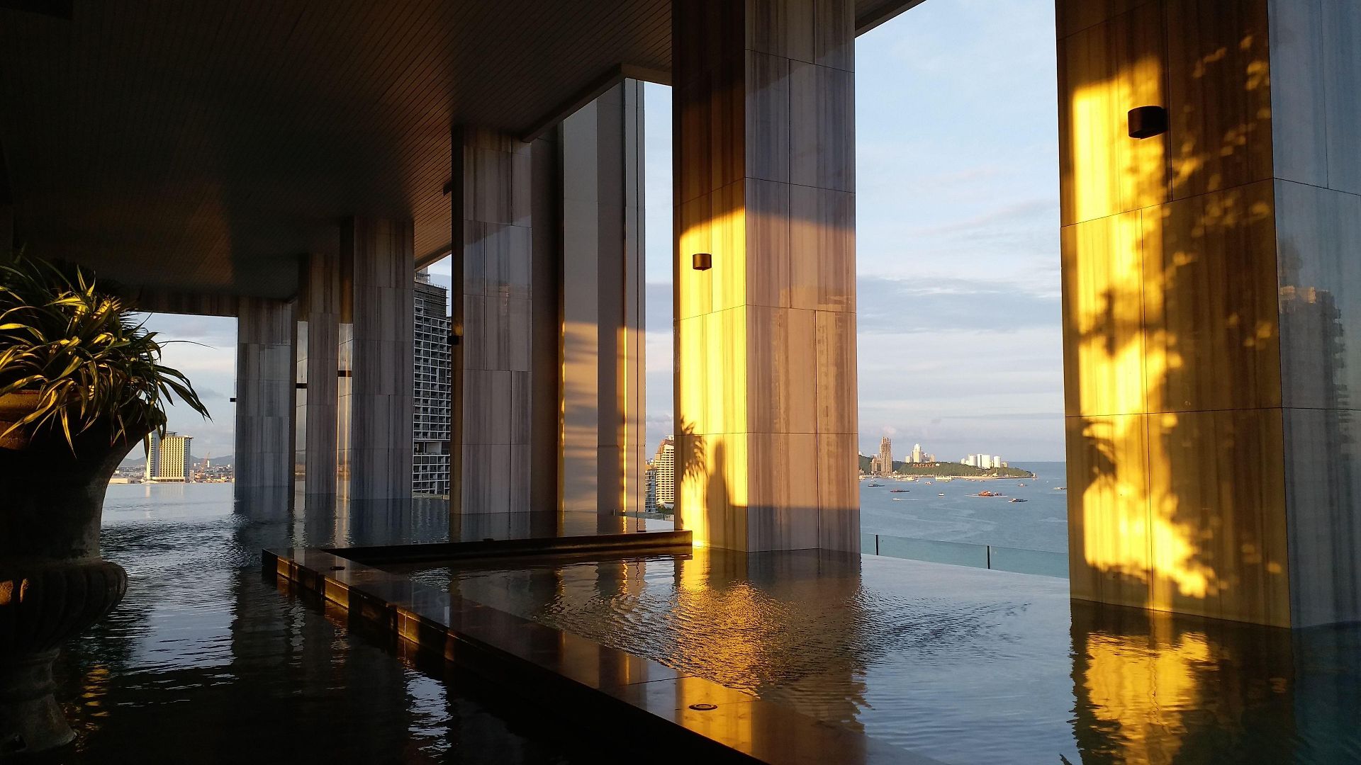 The Riviera Wongamat Hong Apartment Pattaya