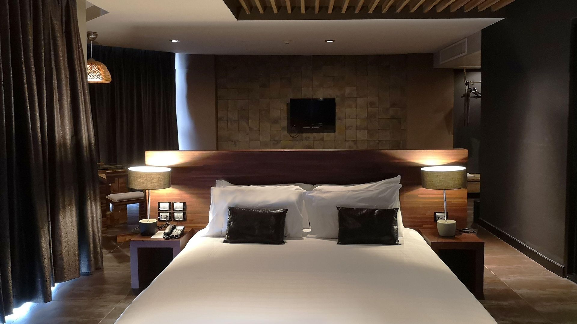 โรงแรม Tsix5 Quarter 5*