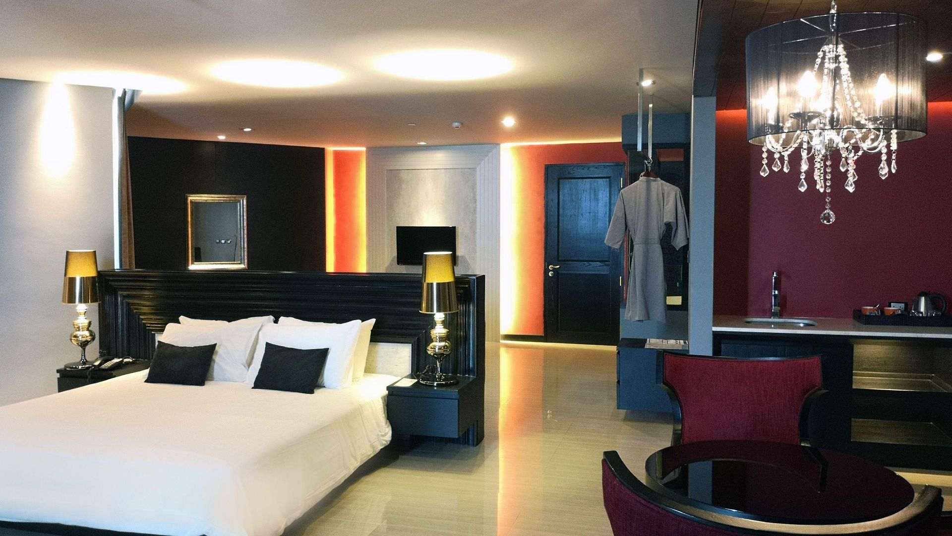 Tsix5 Quarter โรงแรม