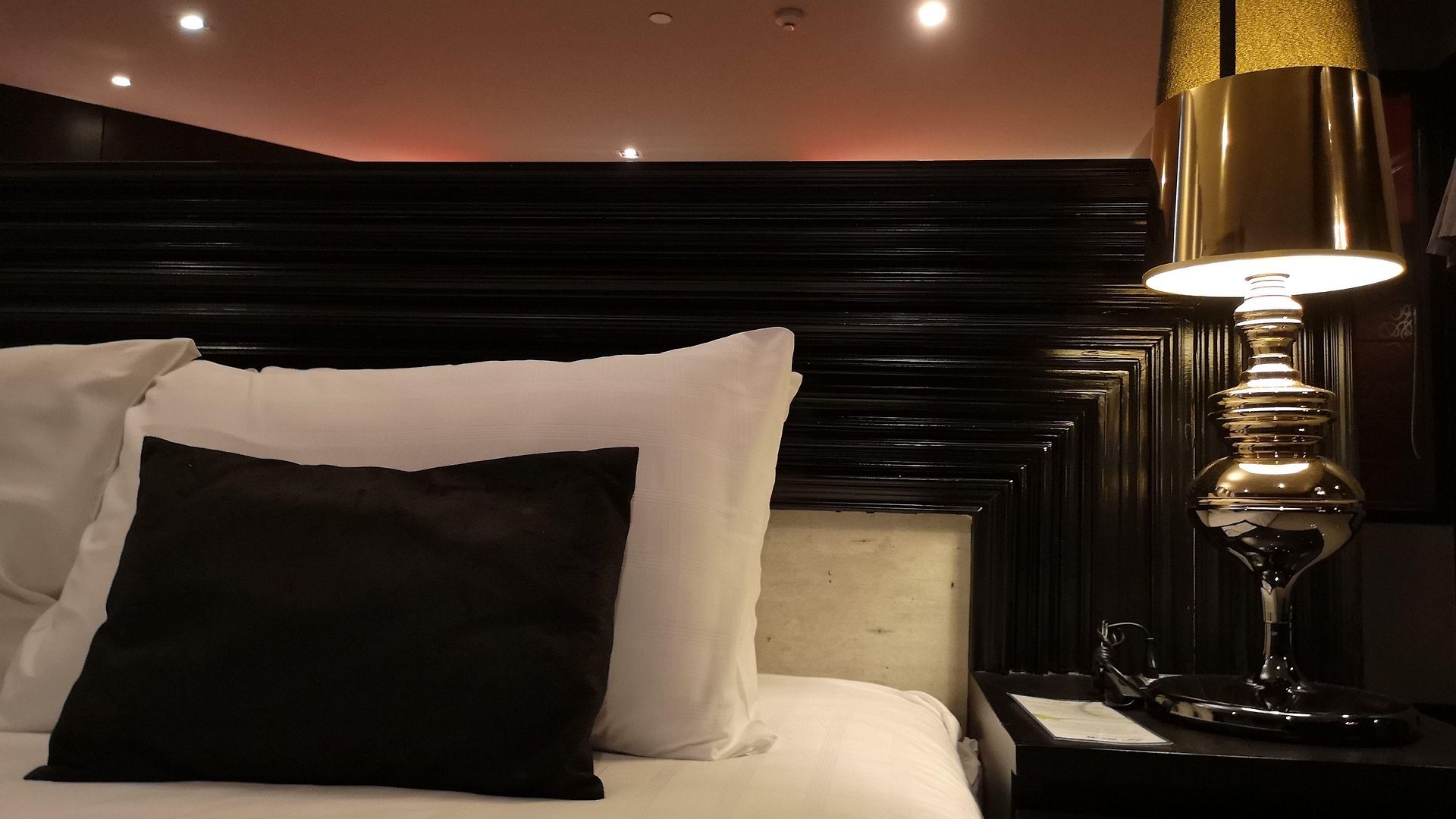 Tsix5 Quarter โรงแรม