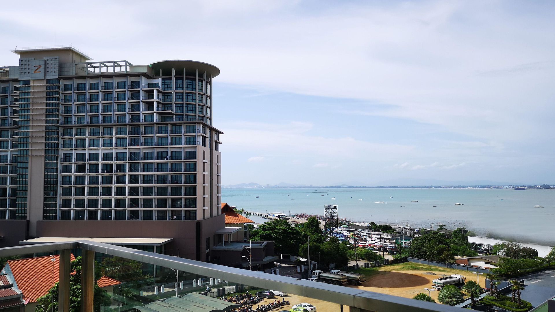 โรงแรม Tsix5 Quarter 5*