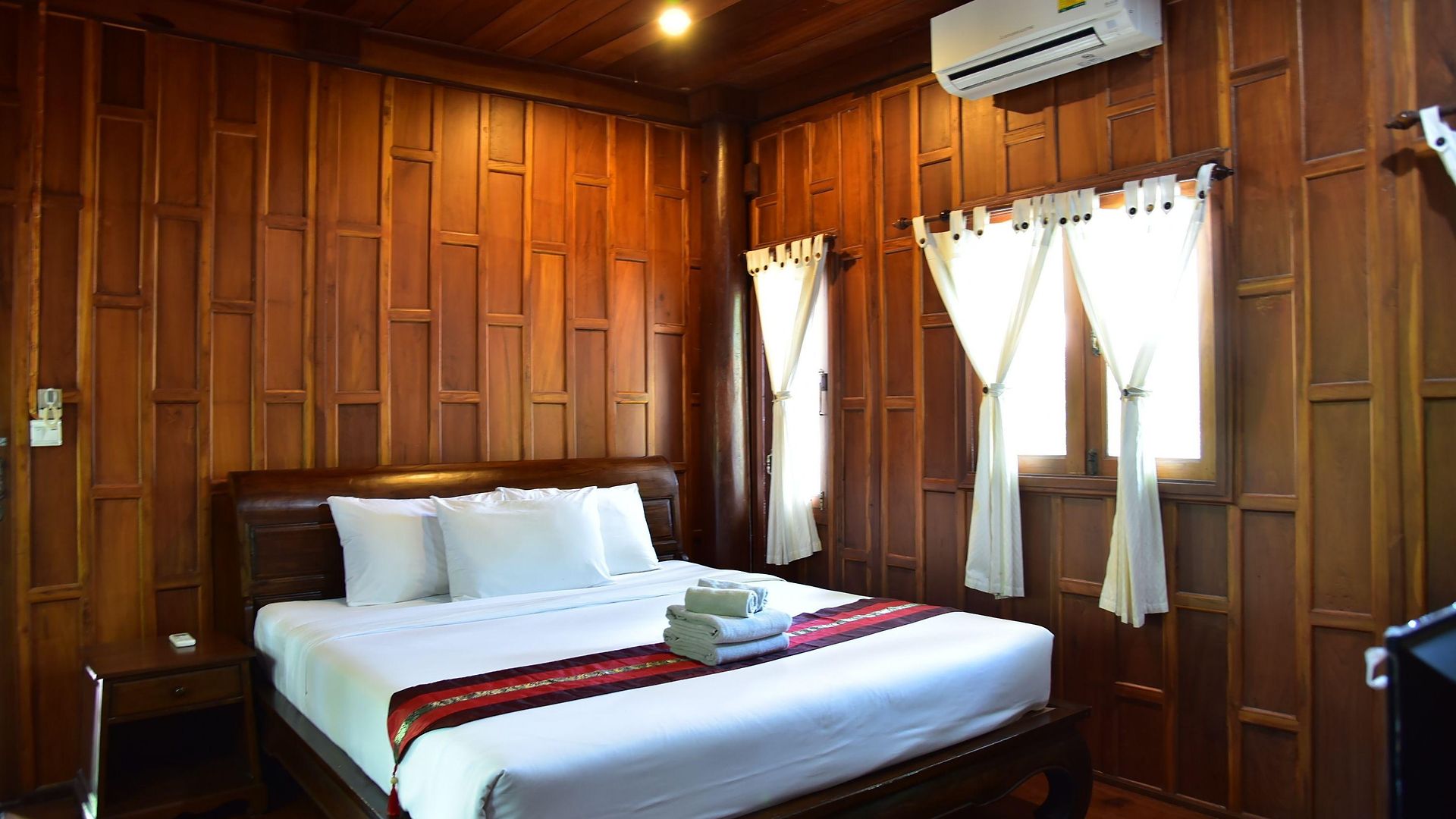 โรงแรม At 3*