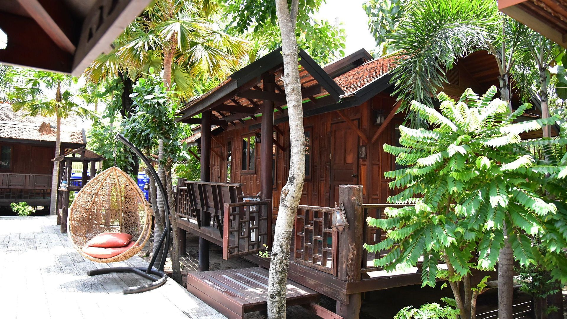 At โรงแรม