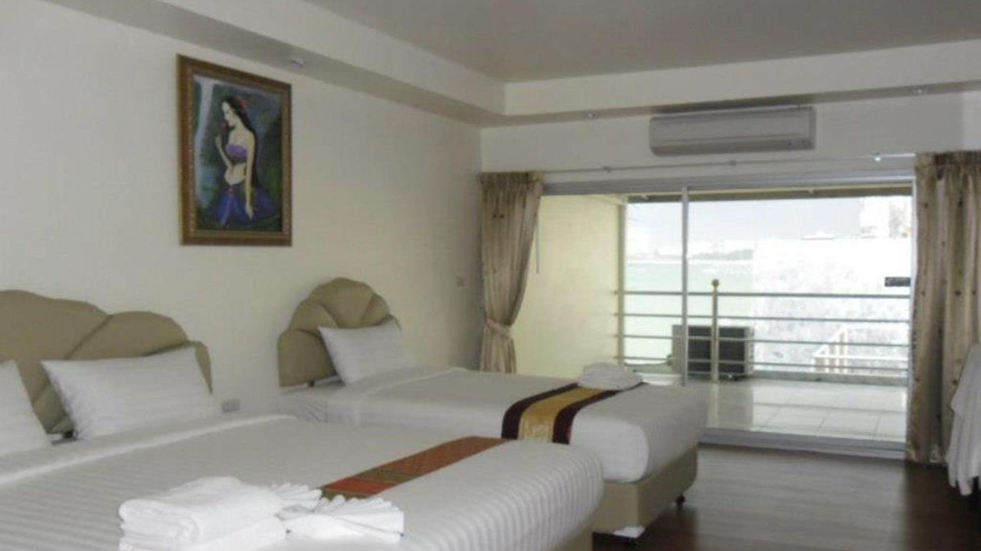 โรงแรม At Sea 2*