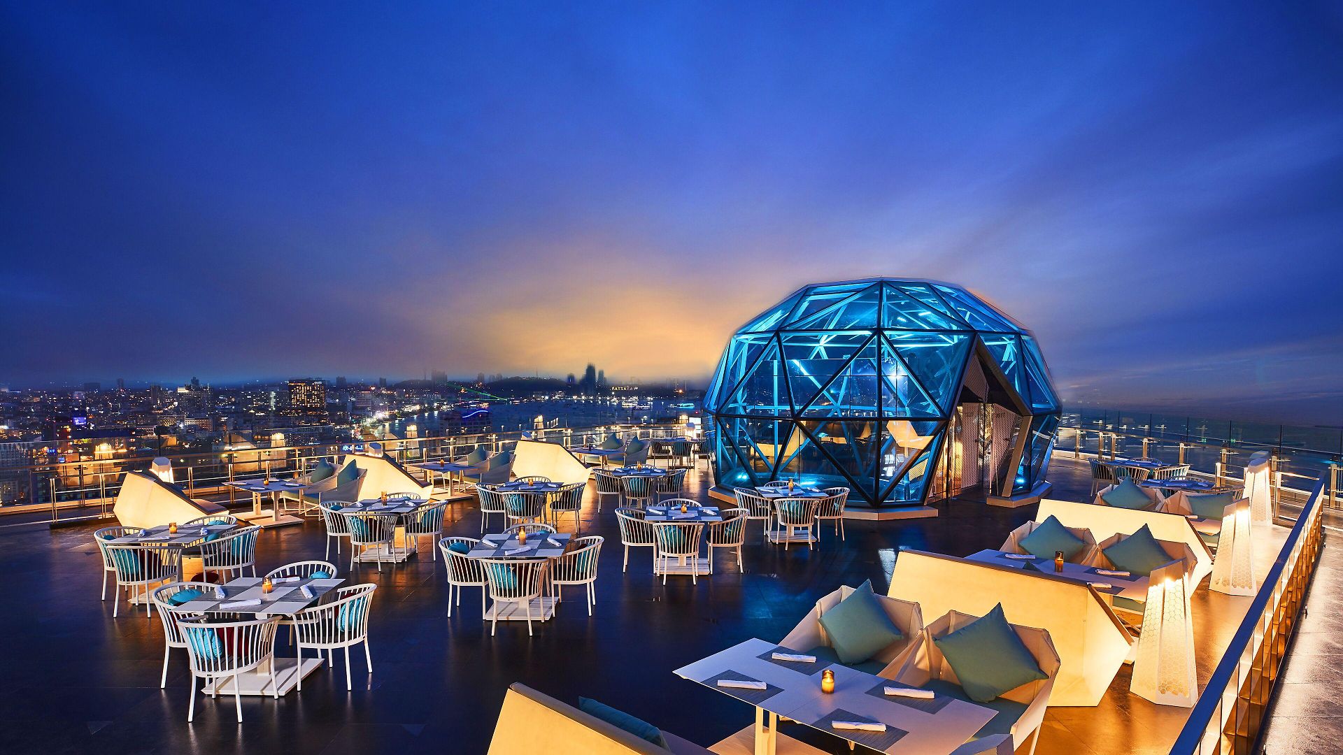 โรงแรม Grande Centre Point 5*