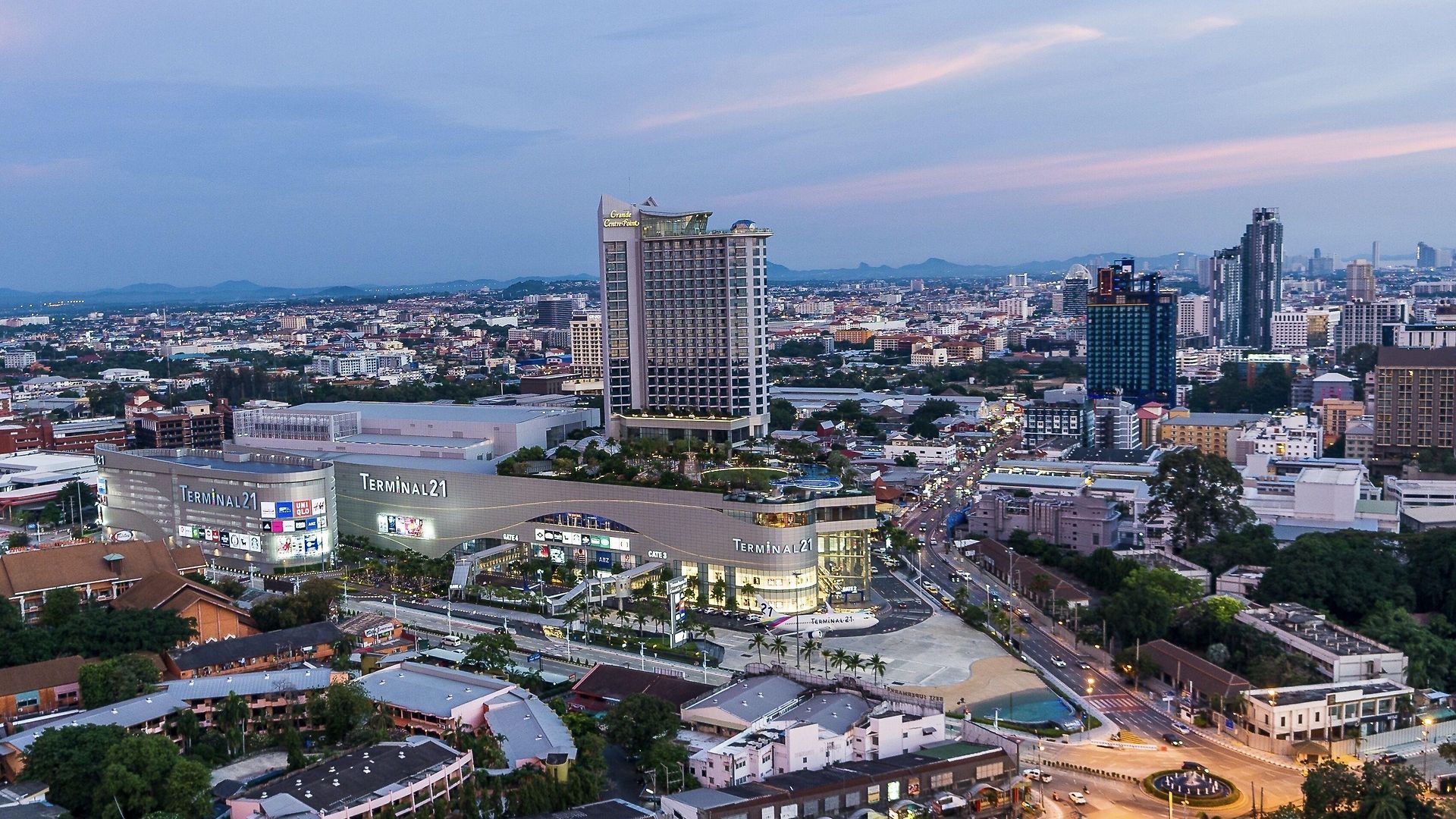 Grande Centre Point โรงแรม 5*