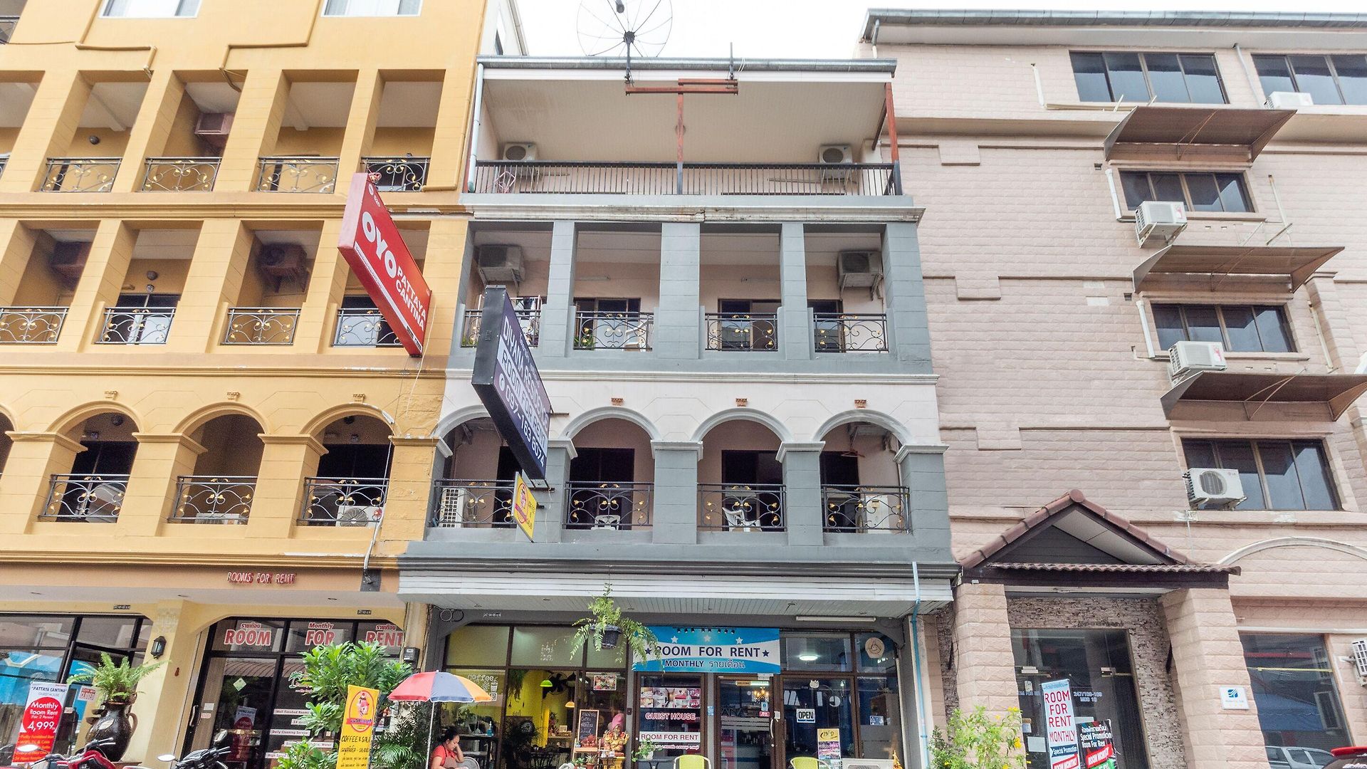 Oyo 75327 Diyana Pattaya