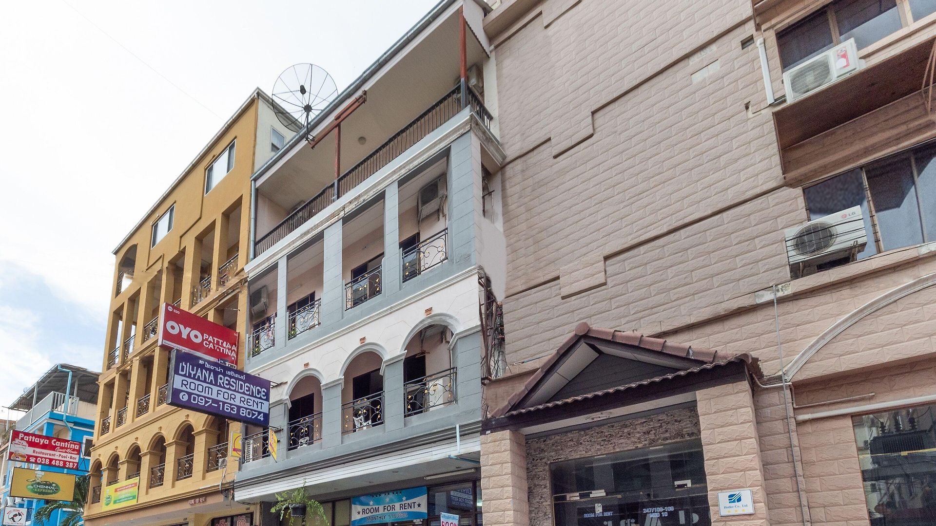 โรงแรม Oyo 75327 Diyana Pattaya