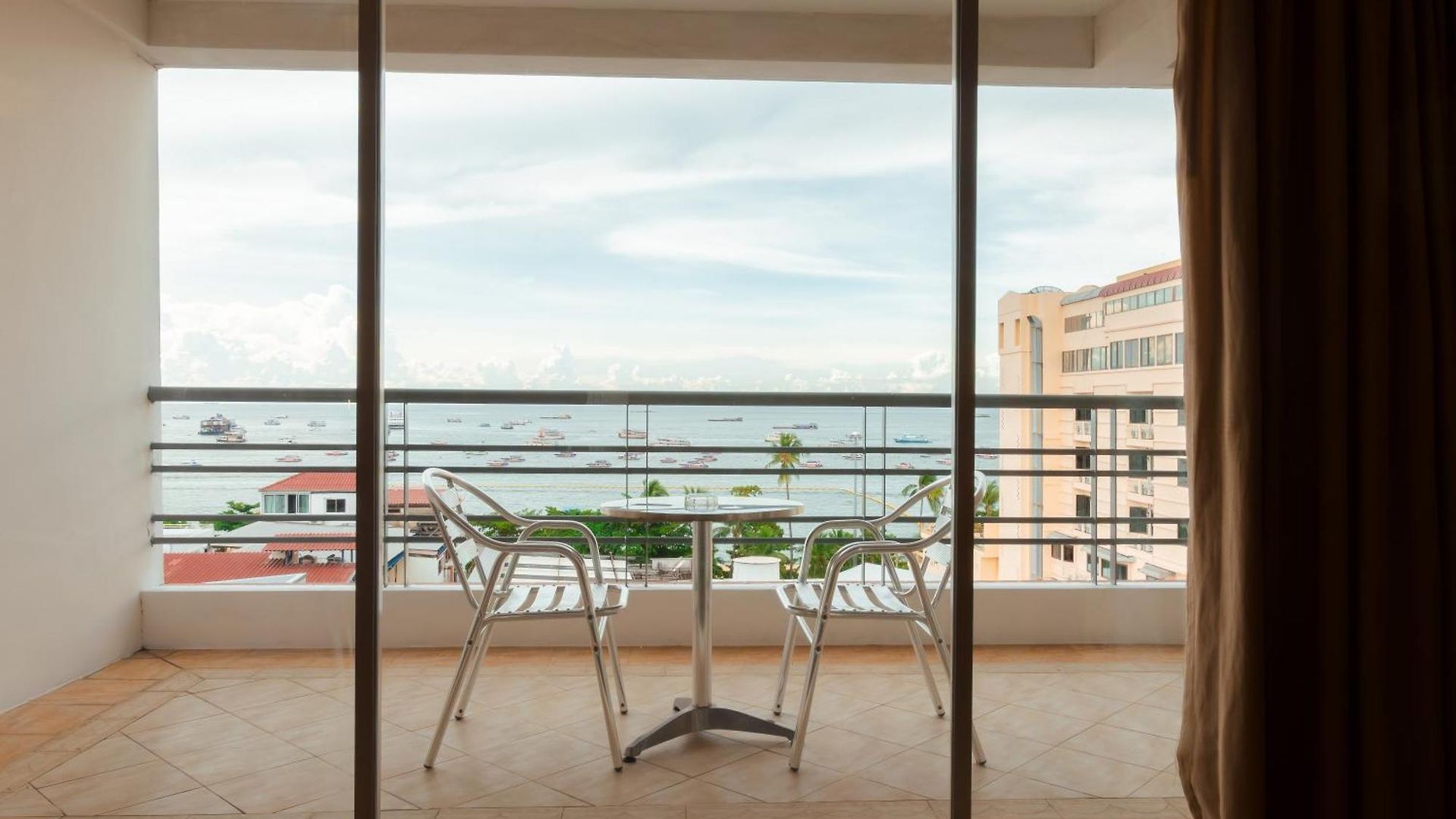 โรงแรม Sandy Spring Pattaya