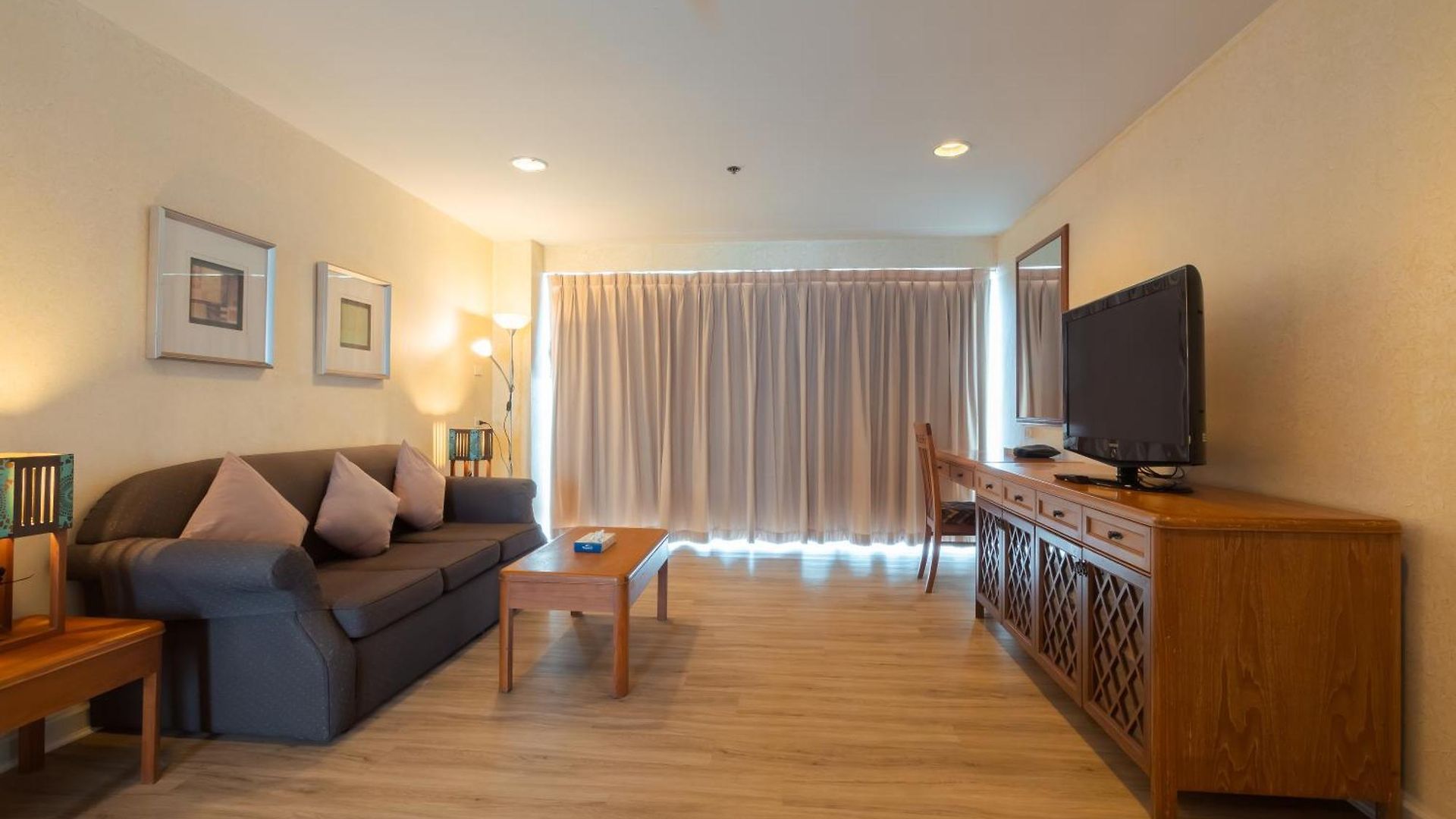 โรงแรม Sandy Spring 3*