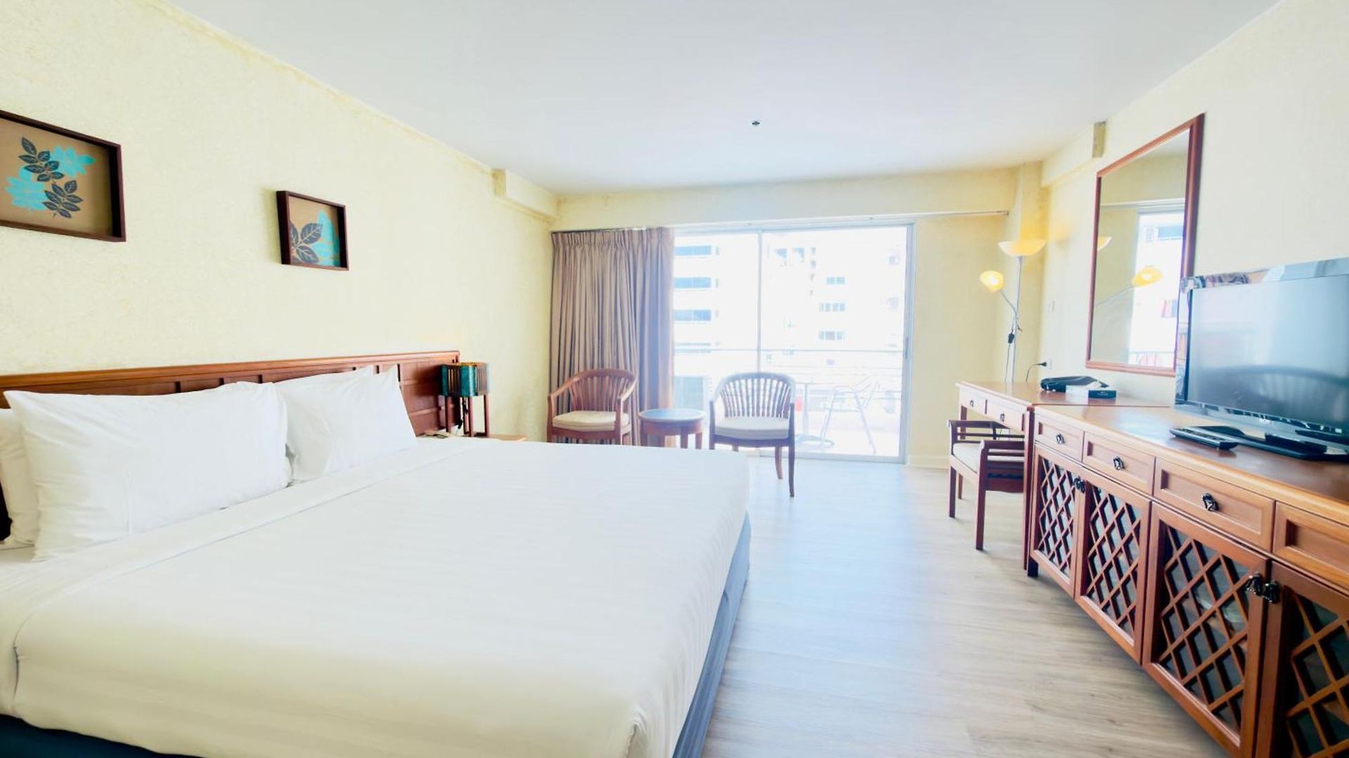โรงแรม Sandy Spring 3*