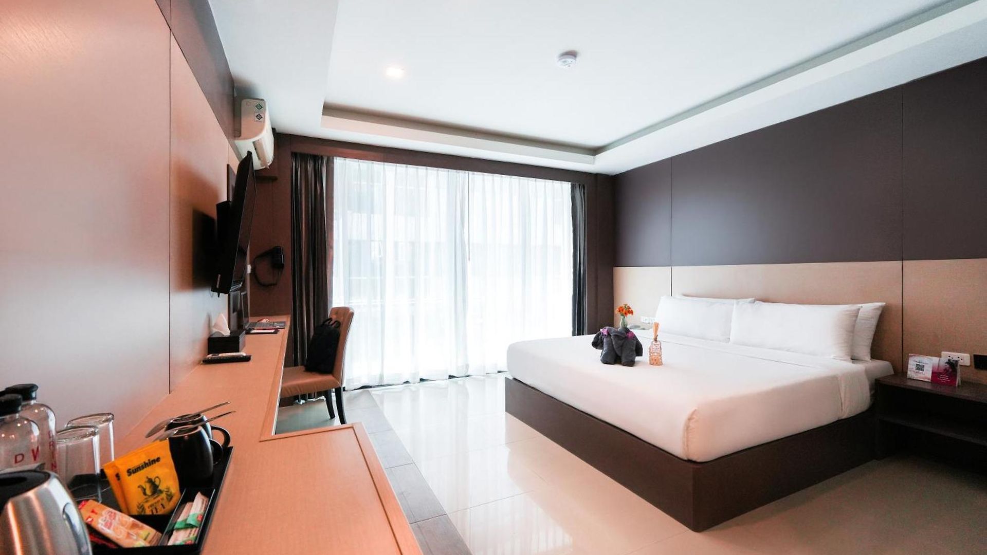 โรงแรม Glow 4*