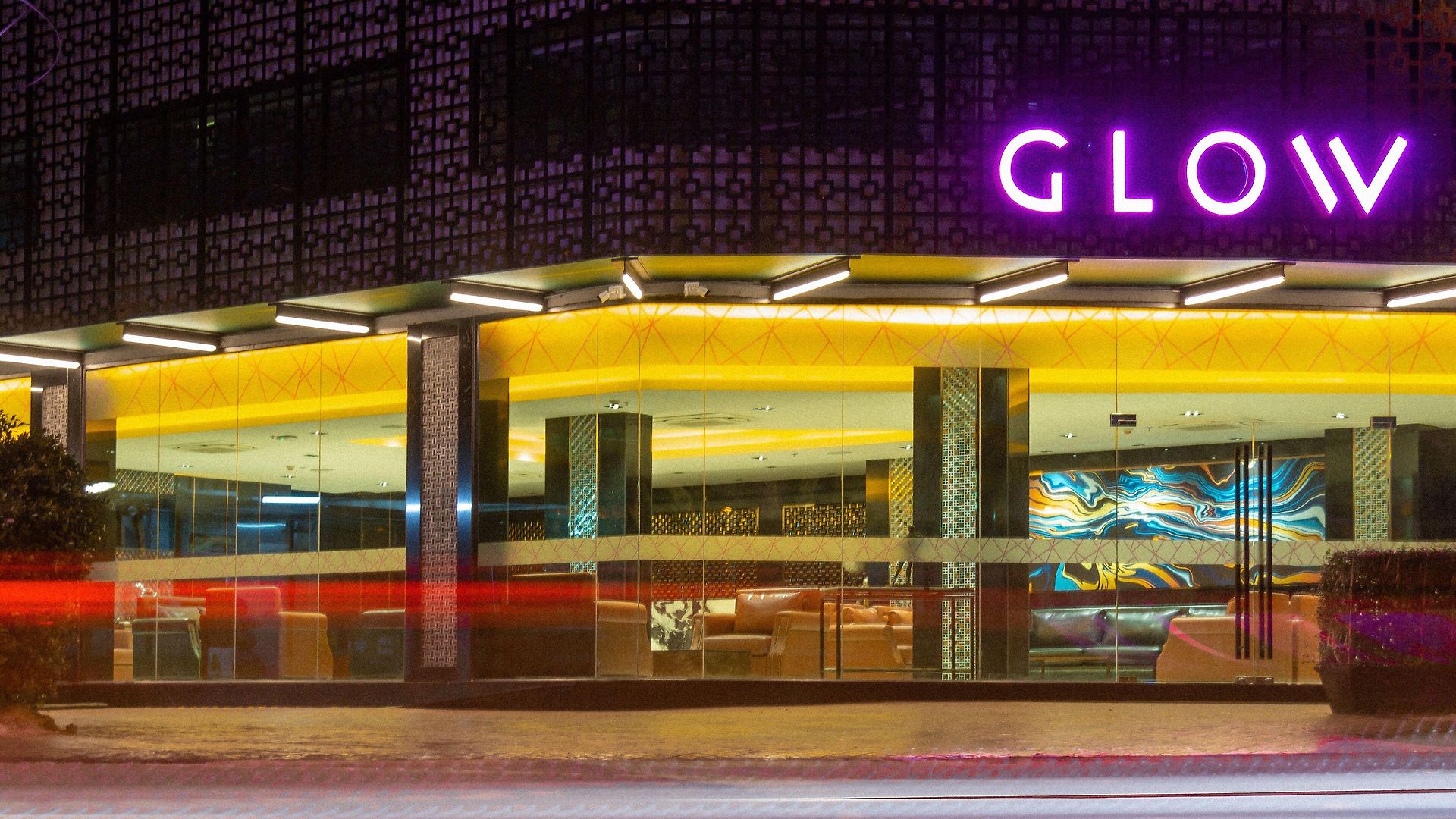 Glow 4*