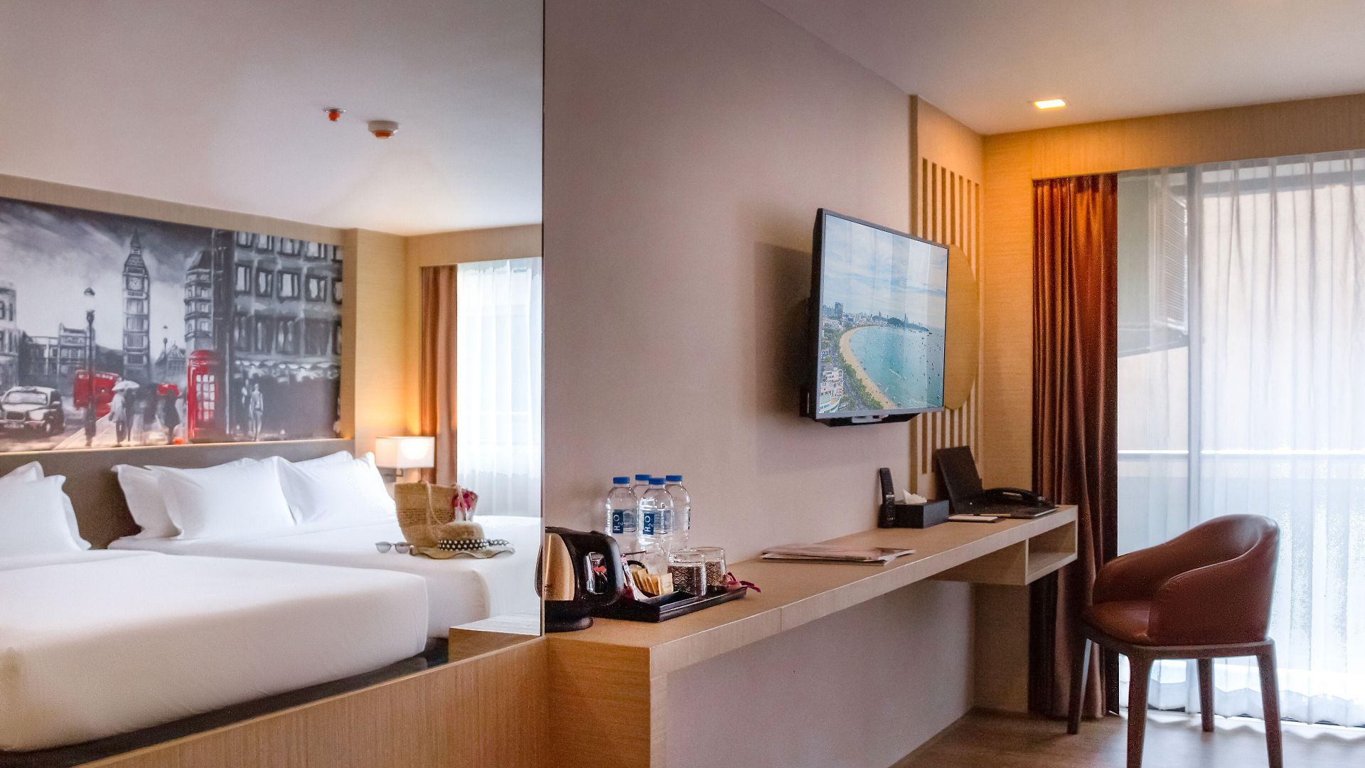 โรงแรม Glow 4*