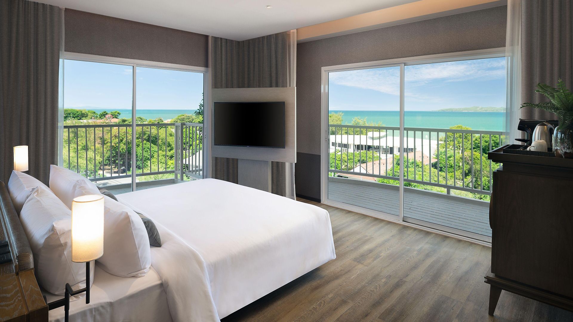 โรงแรม Cross Pratamnak 5*