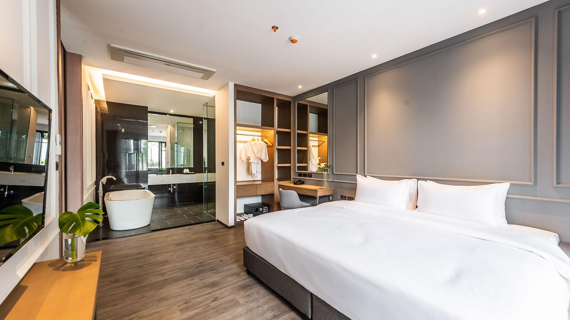 โรงแรม One Patio - Sha Extra