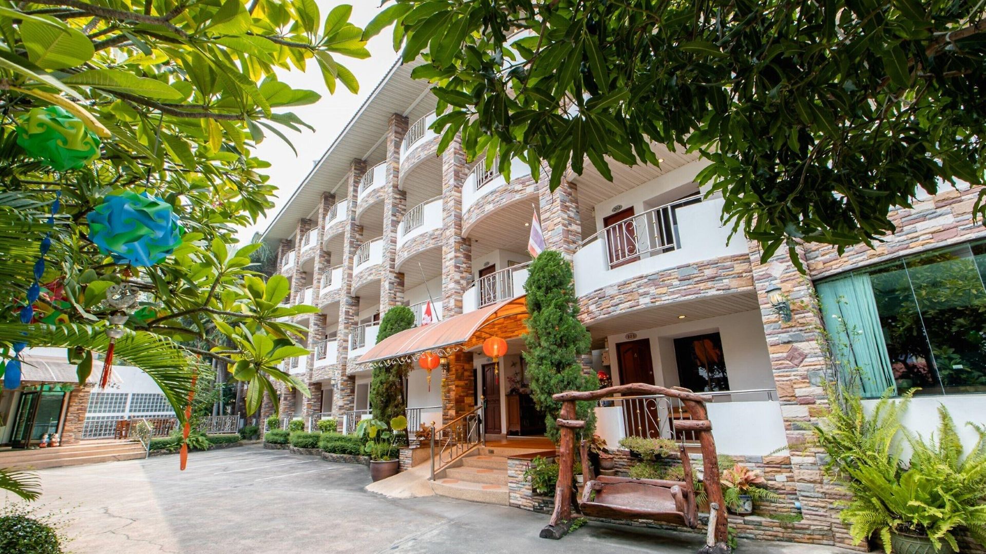 โรงแรม Selina Place 3*