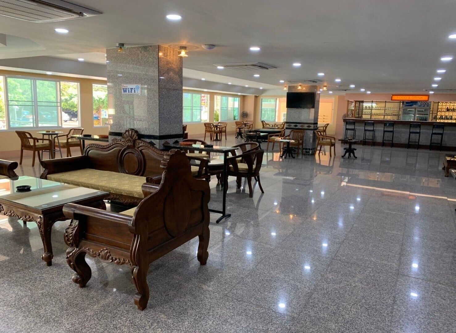 เอเอ พัทยา โกลเดนบีช โฮเต็ล โรงแรม