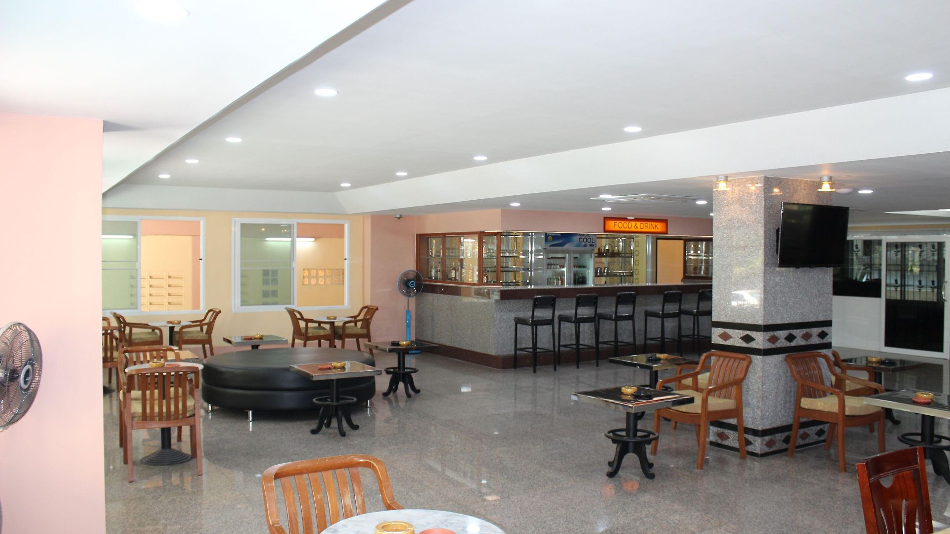 เอเอ พัทยา โกลเดนบีช โฮเต็ล โรงแรม 3*