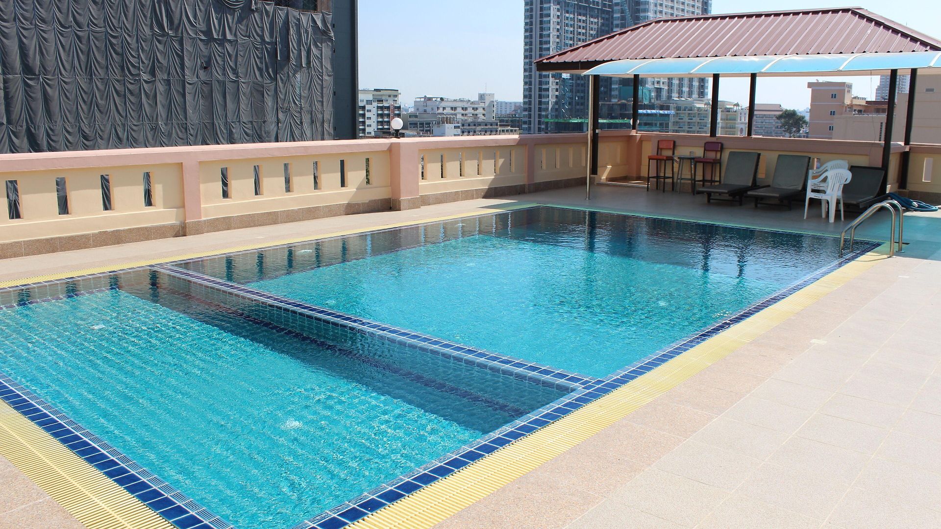 เอเอ พัทยา โกลเดนบีช โฮเต็ล โรงแรม 3*