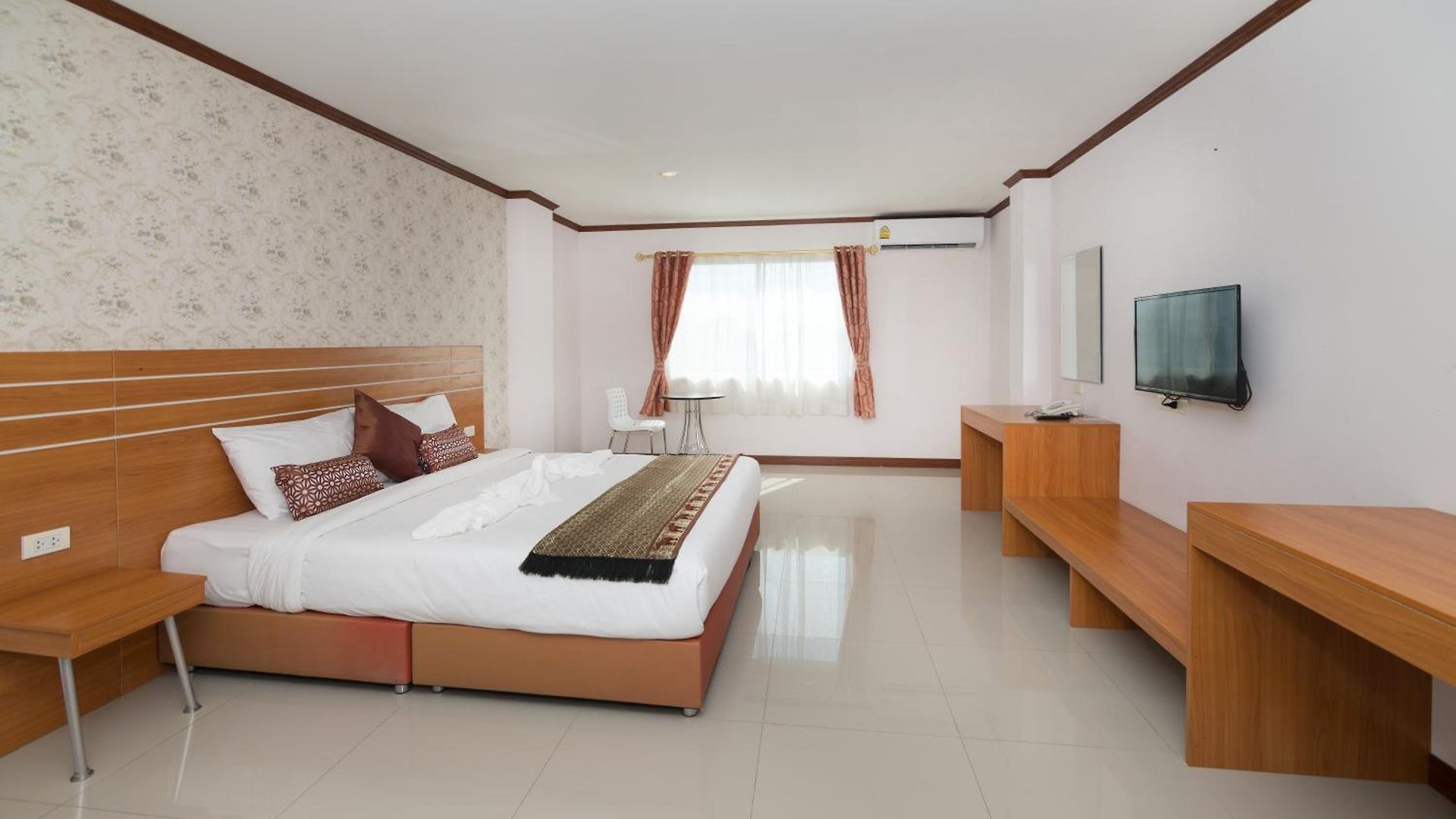 โรงแรม Regenta Residency