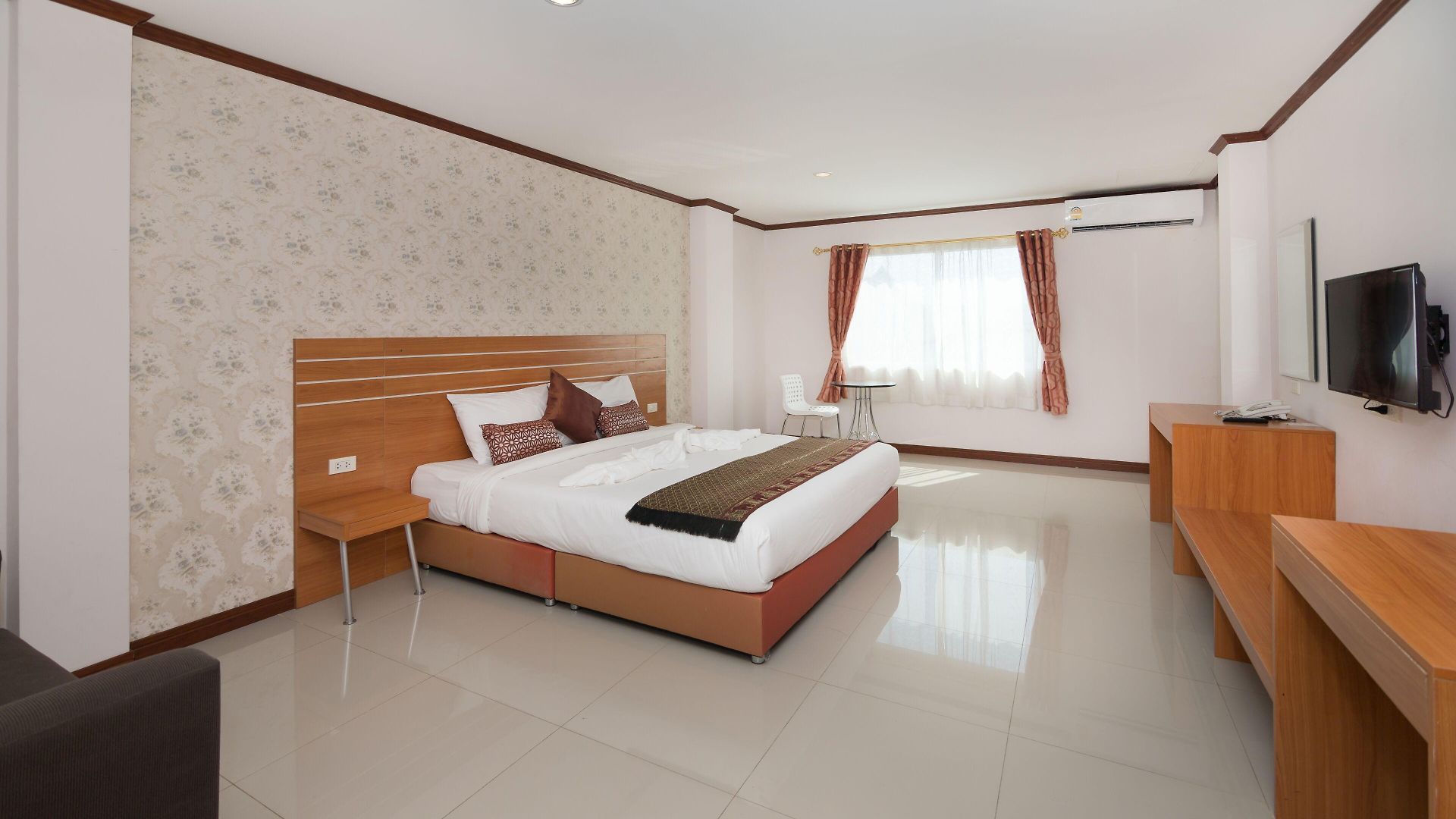 โรงแรม Regenta Residency
