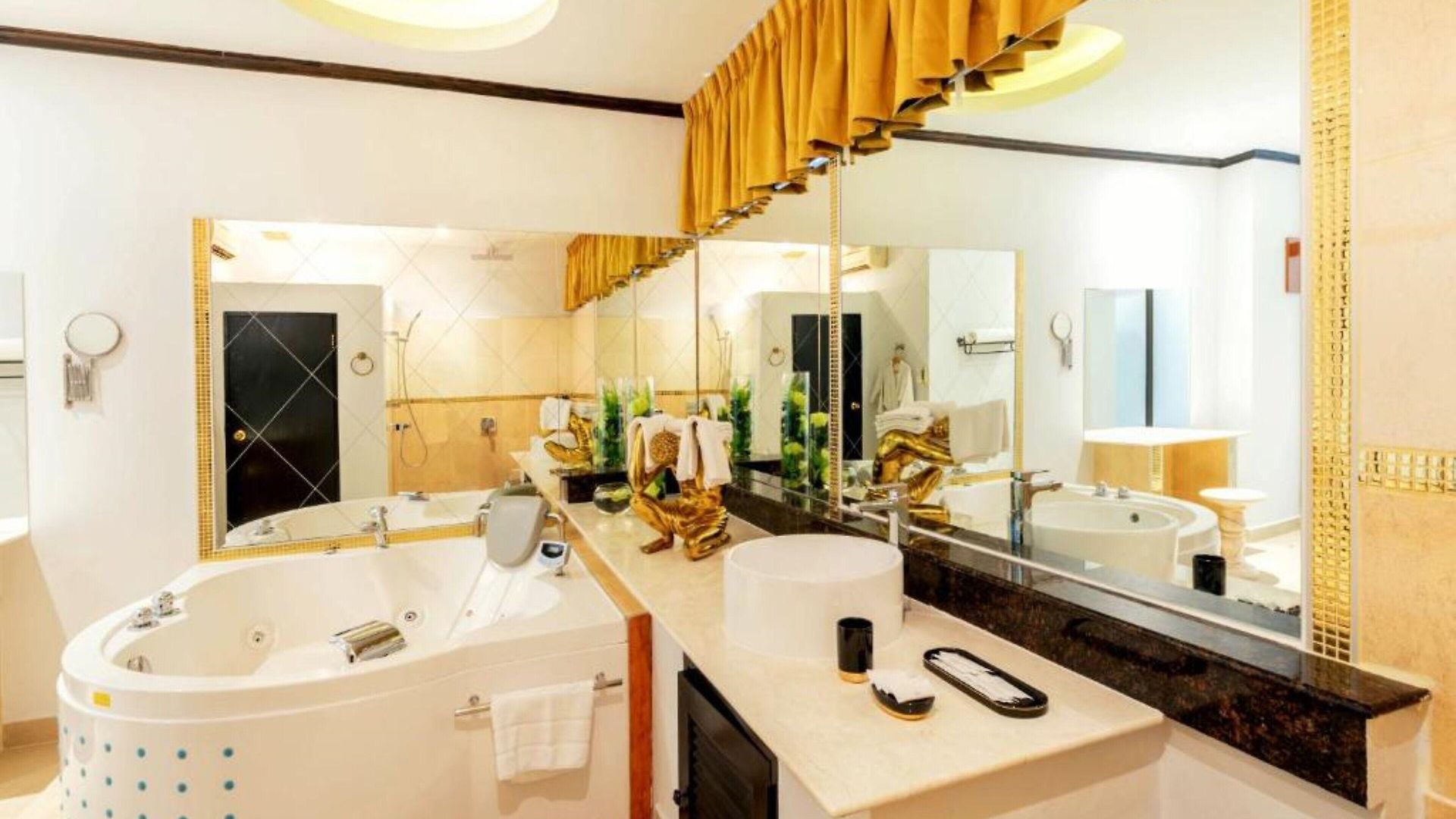 โรงแรม Poseidon Boutique Pattaya