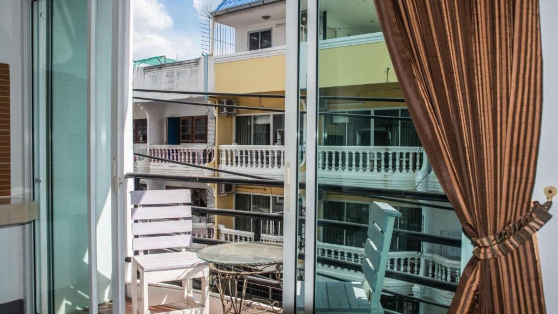 Lighthouse โรงแรม 2*
