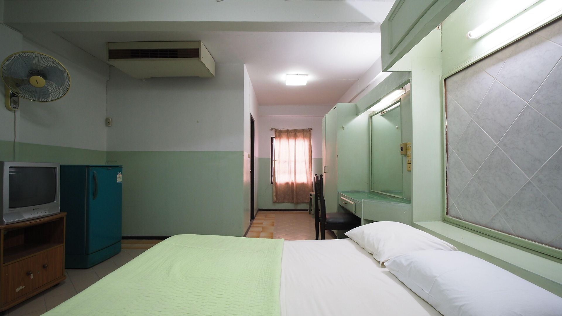 Oyo 1003 Naklua House โรงแรม