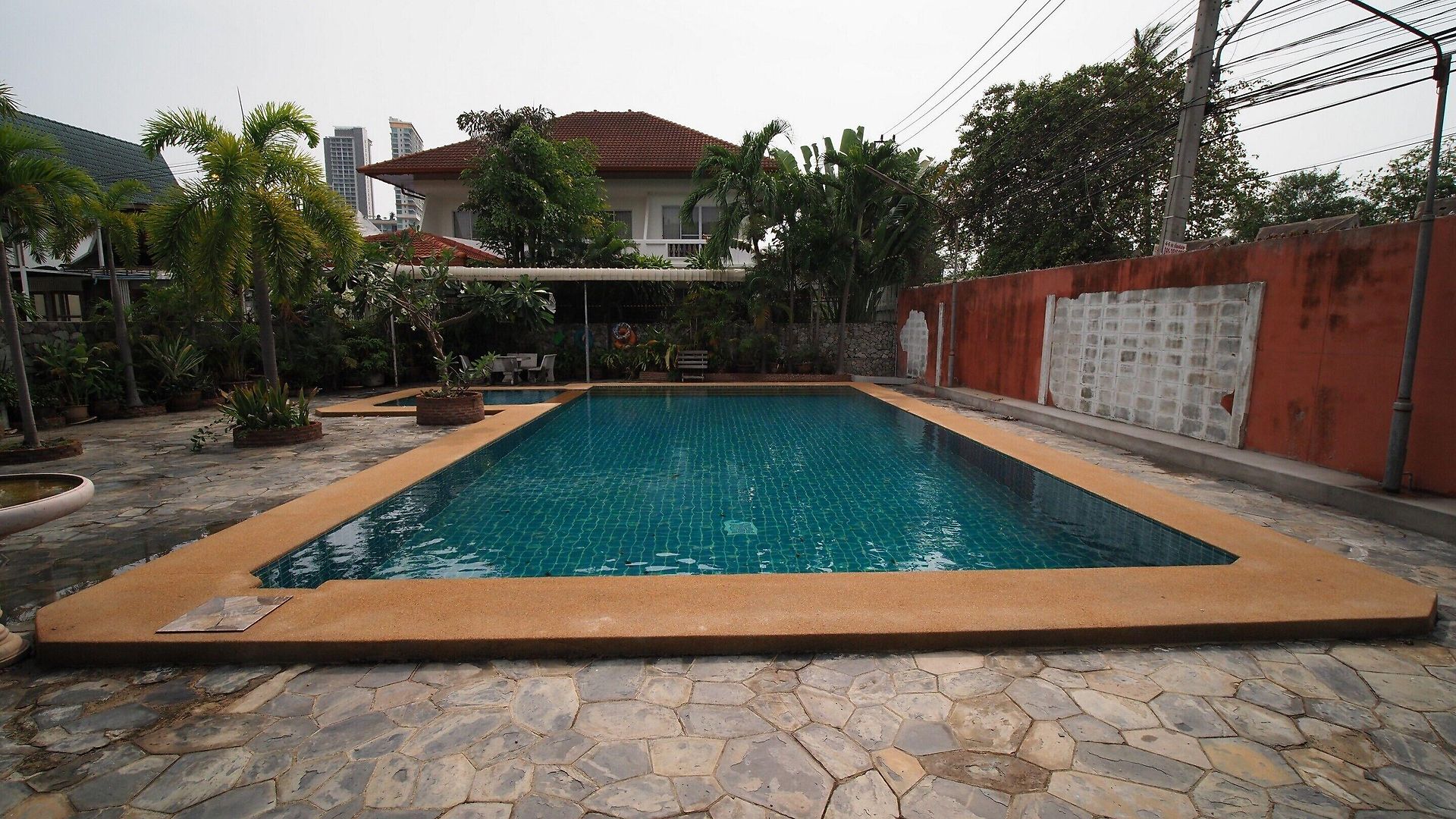โรงแรม Oyo 1004 Naklua Mansion 2*