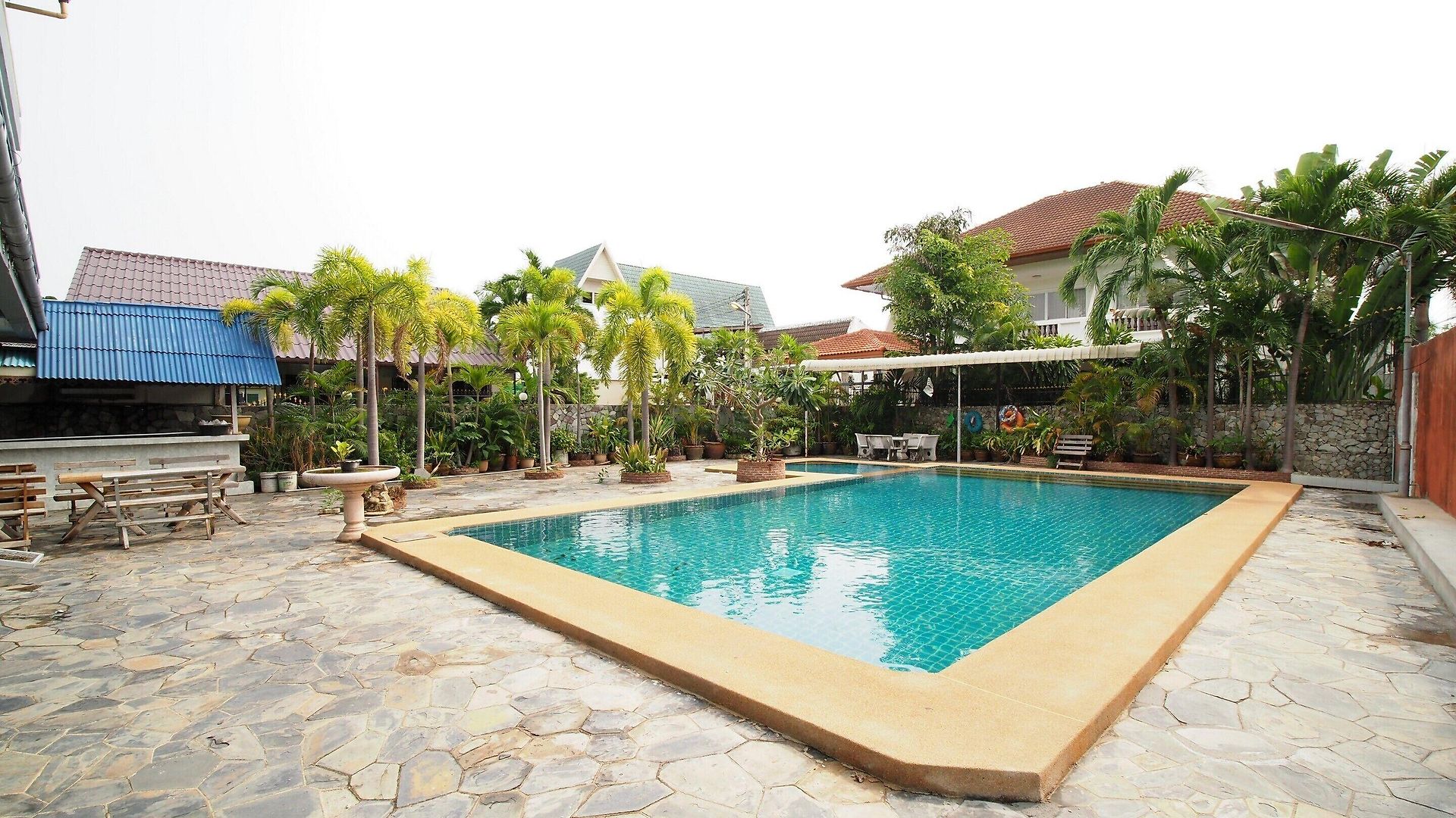 โรงแรม Oyo 1004 Naklua Mansion