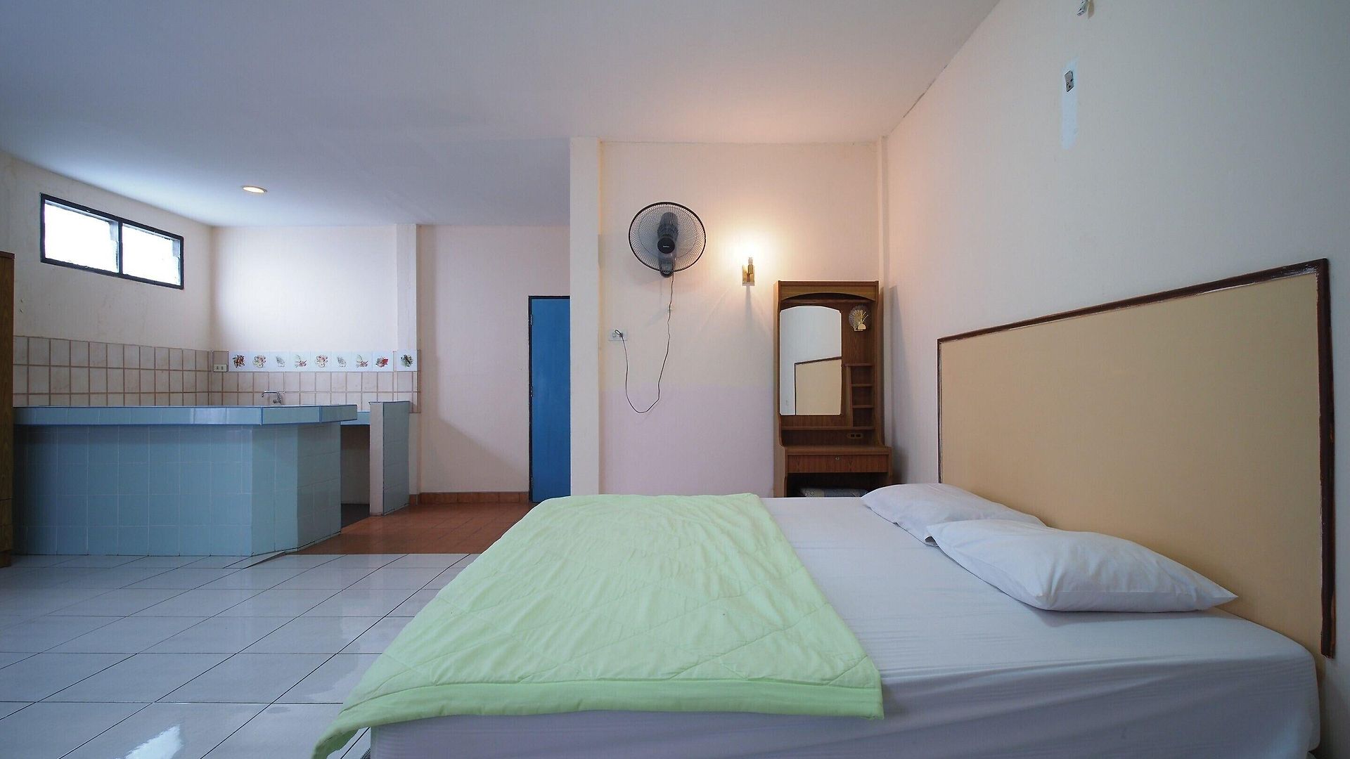 โรงแรม Oyo 1004 Naklua Mansion