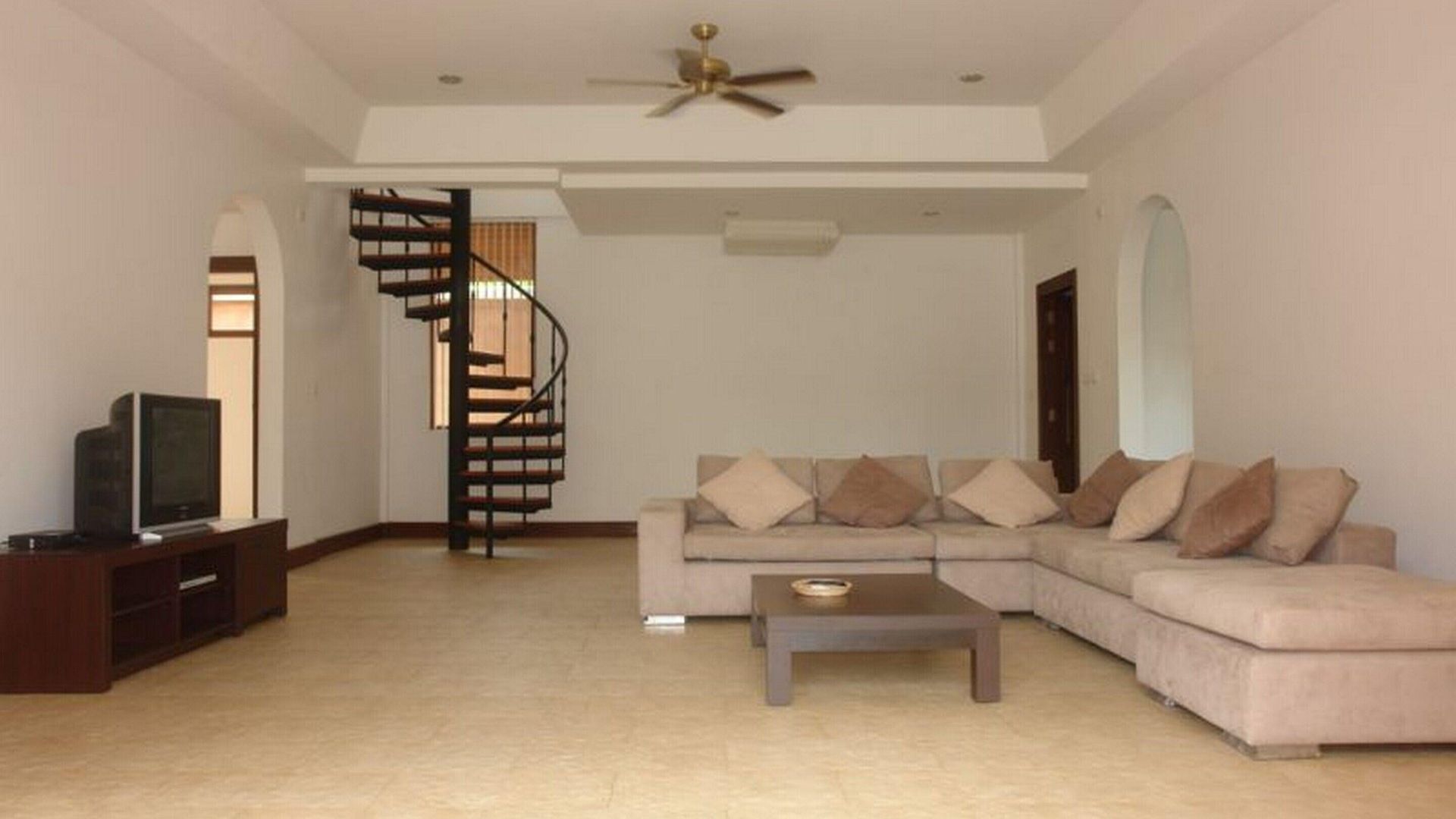 Oyo 1004 Naklua Mansion โรงแรม 2*