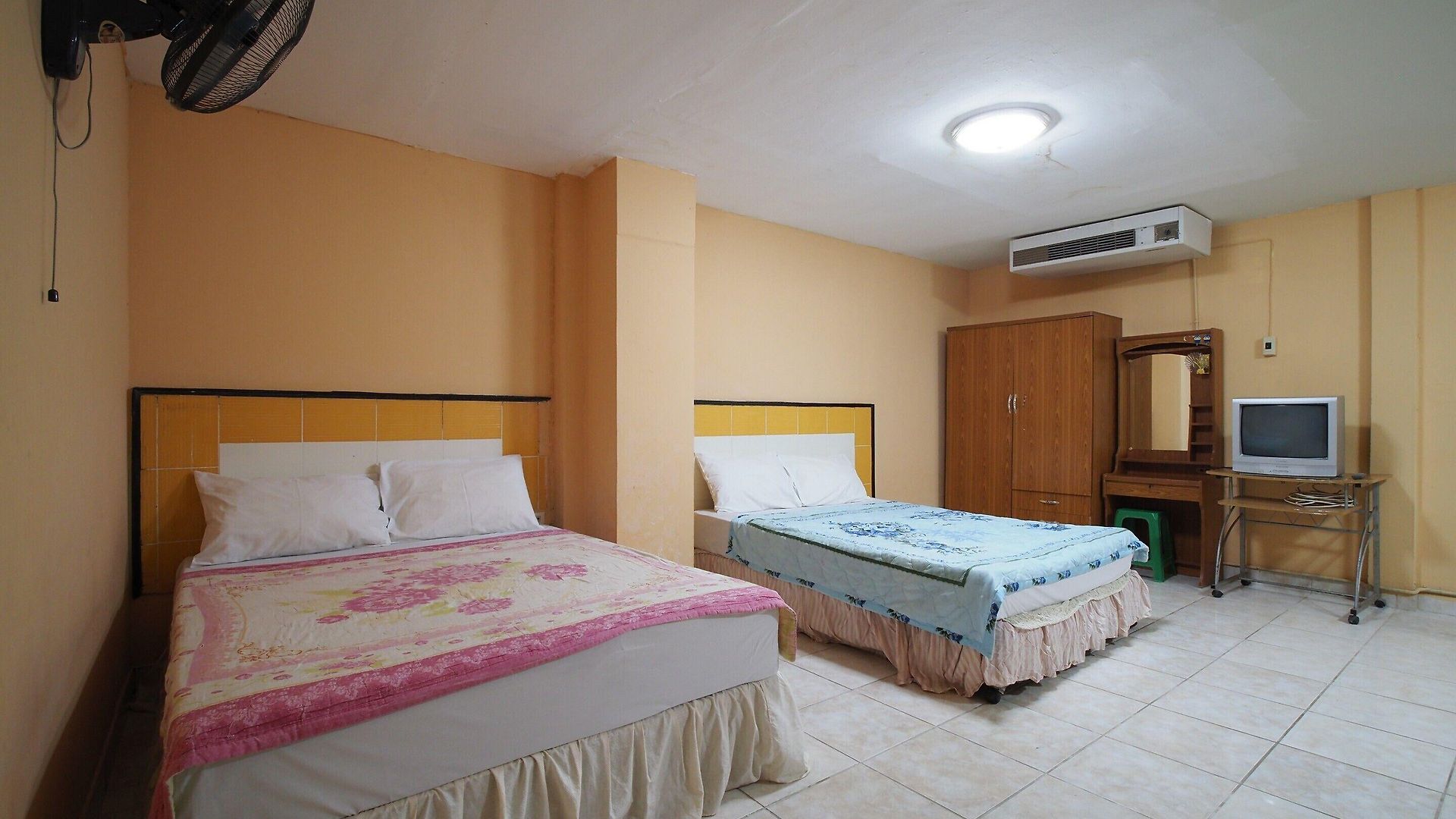 Oyo 1004 Naklua Mansion โรงแรม