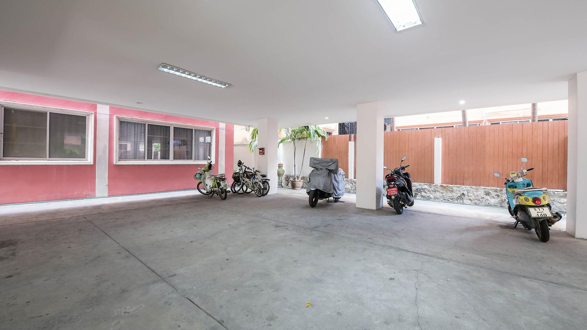 Oyo 438 24 โรงแรม