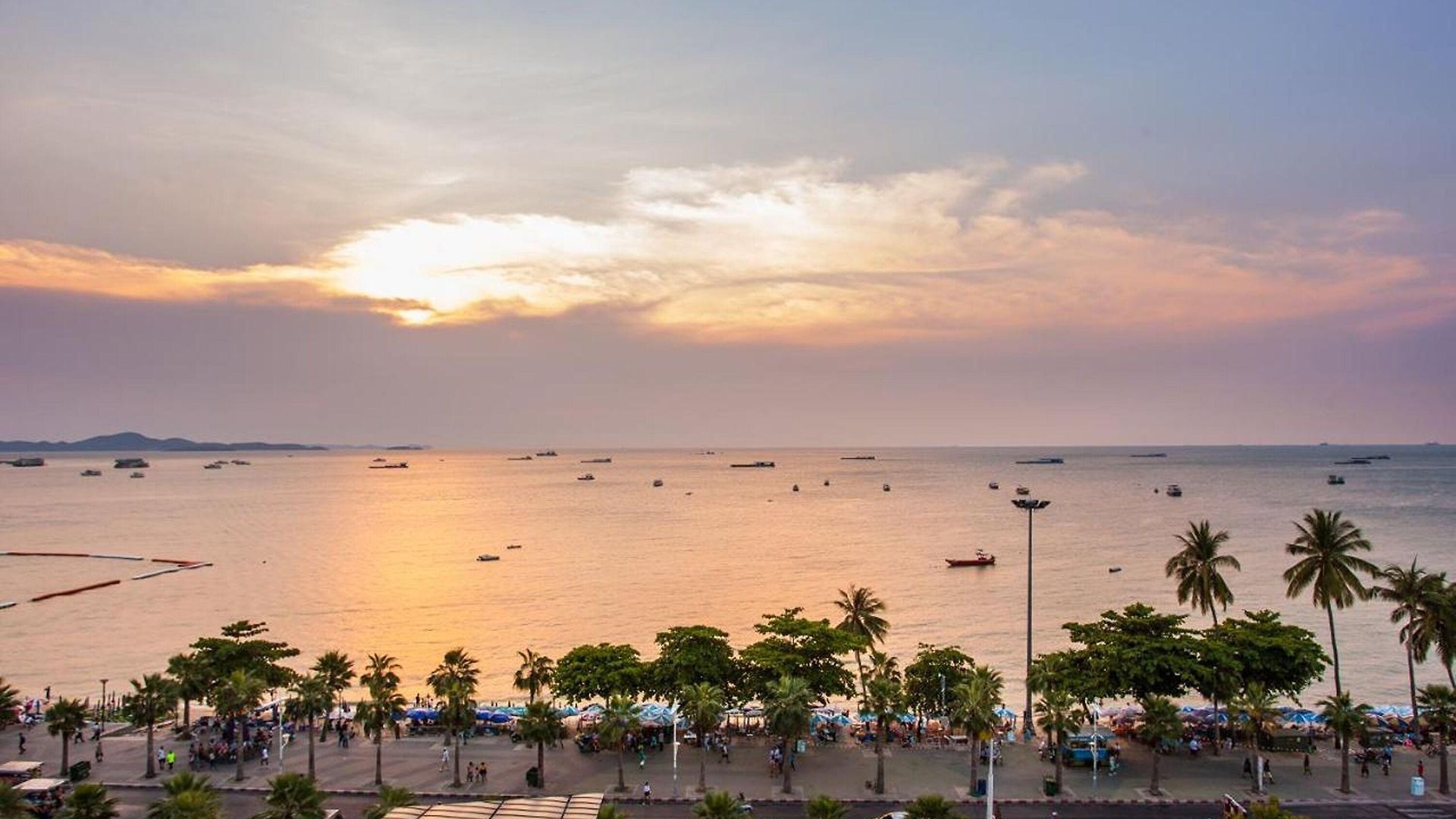 โรงแรมอีสท์ตินี่ โรงแรม Pattaya