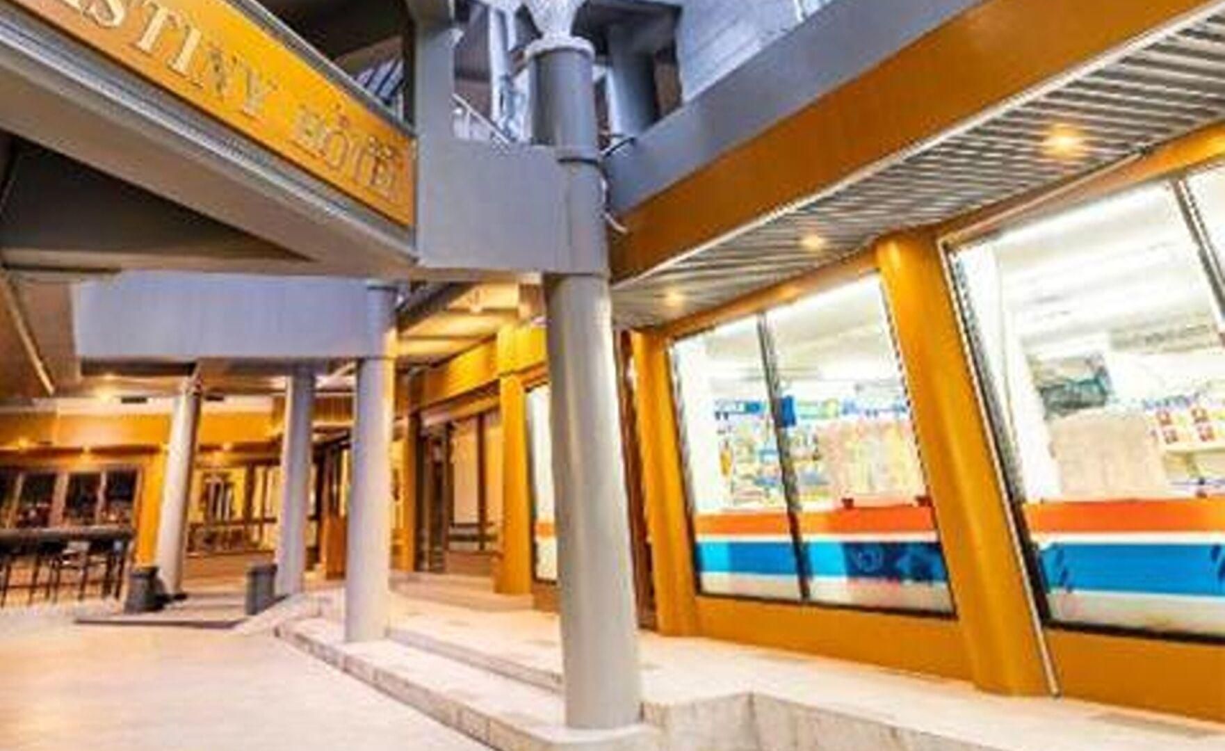 โรงแรมอีสท์ตินี่ โรงแรม