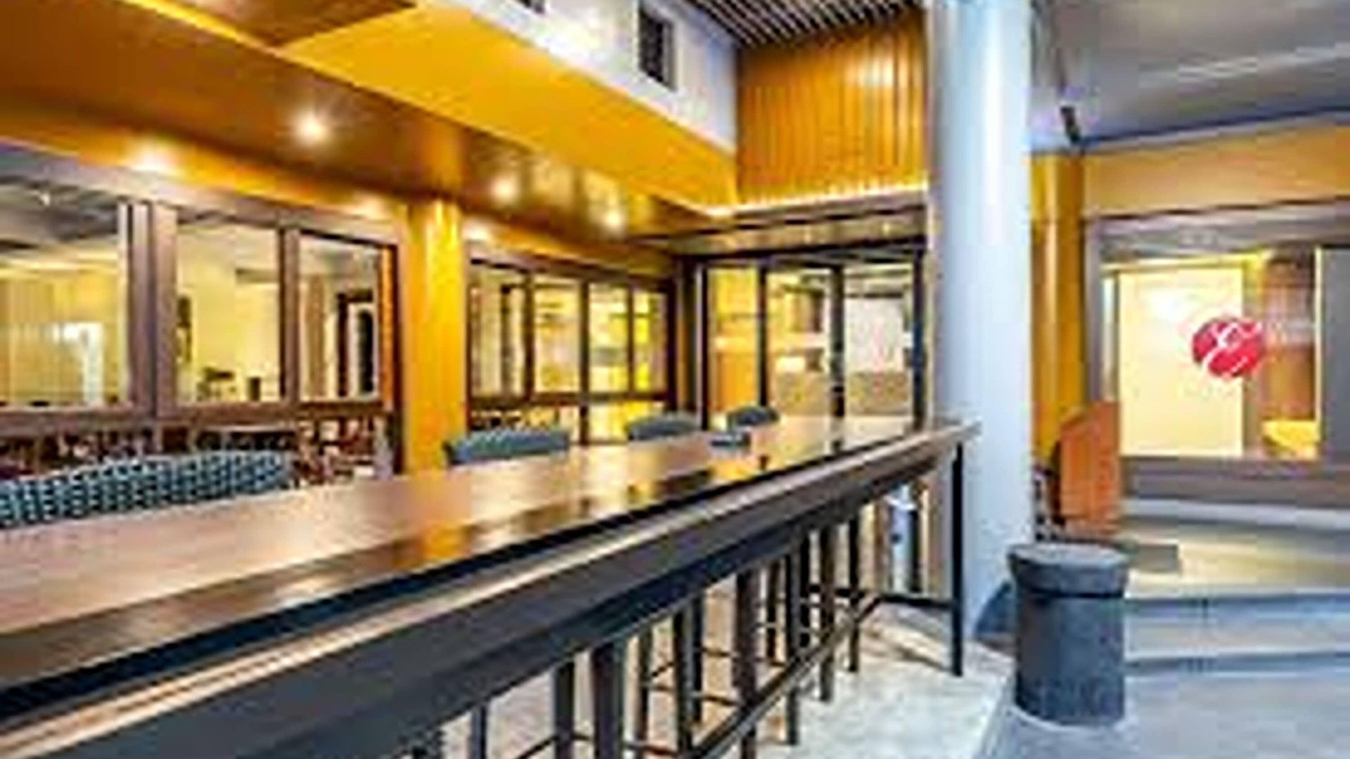 โรงแรมอีสท์ตินี่ โรงแรม