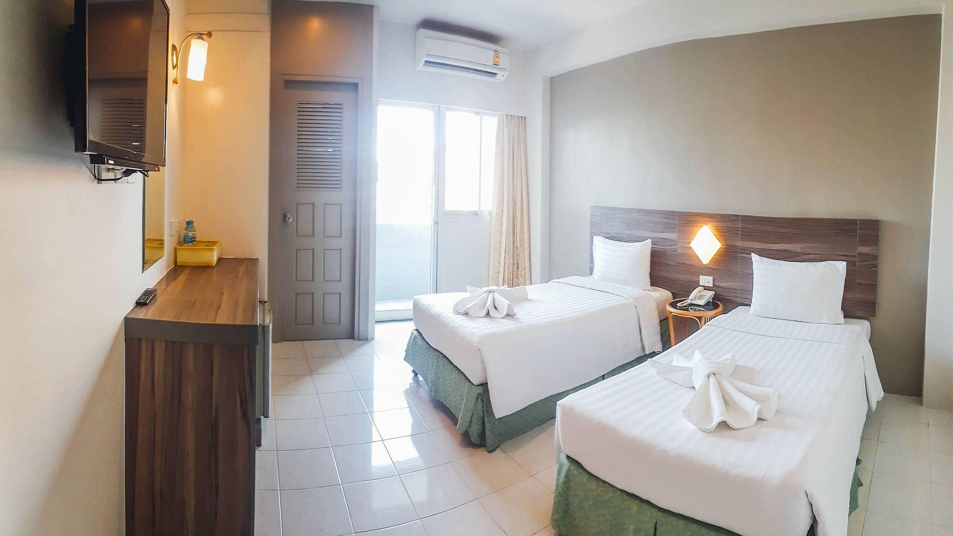 โรงแรมอีสท์ตินี่ Pattaya