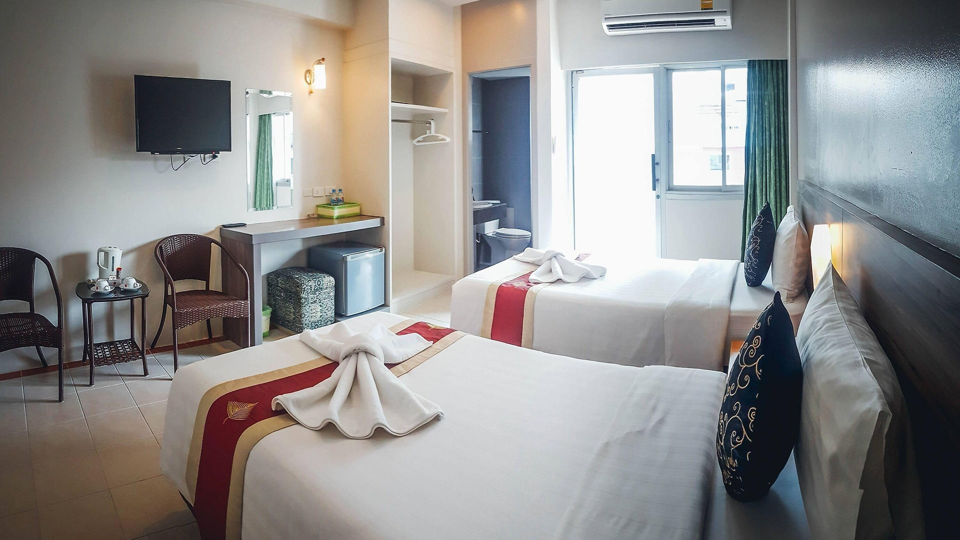 โรงแรม โรงแรมอีสท์ตินี่ 3*