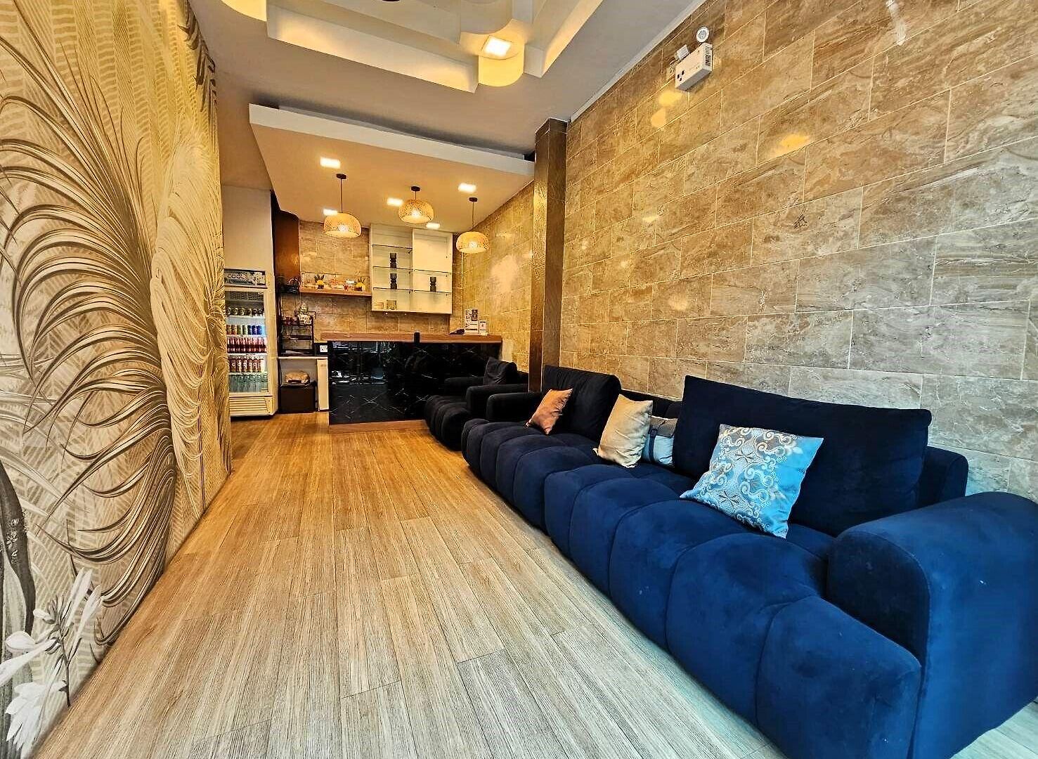 โรงแรม The Base