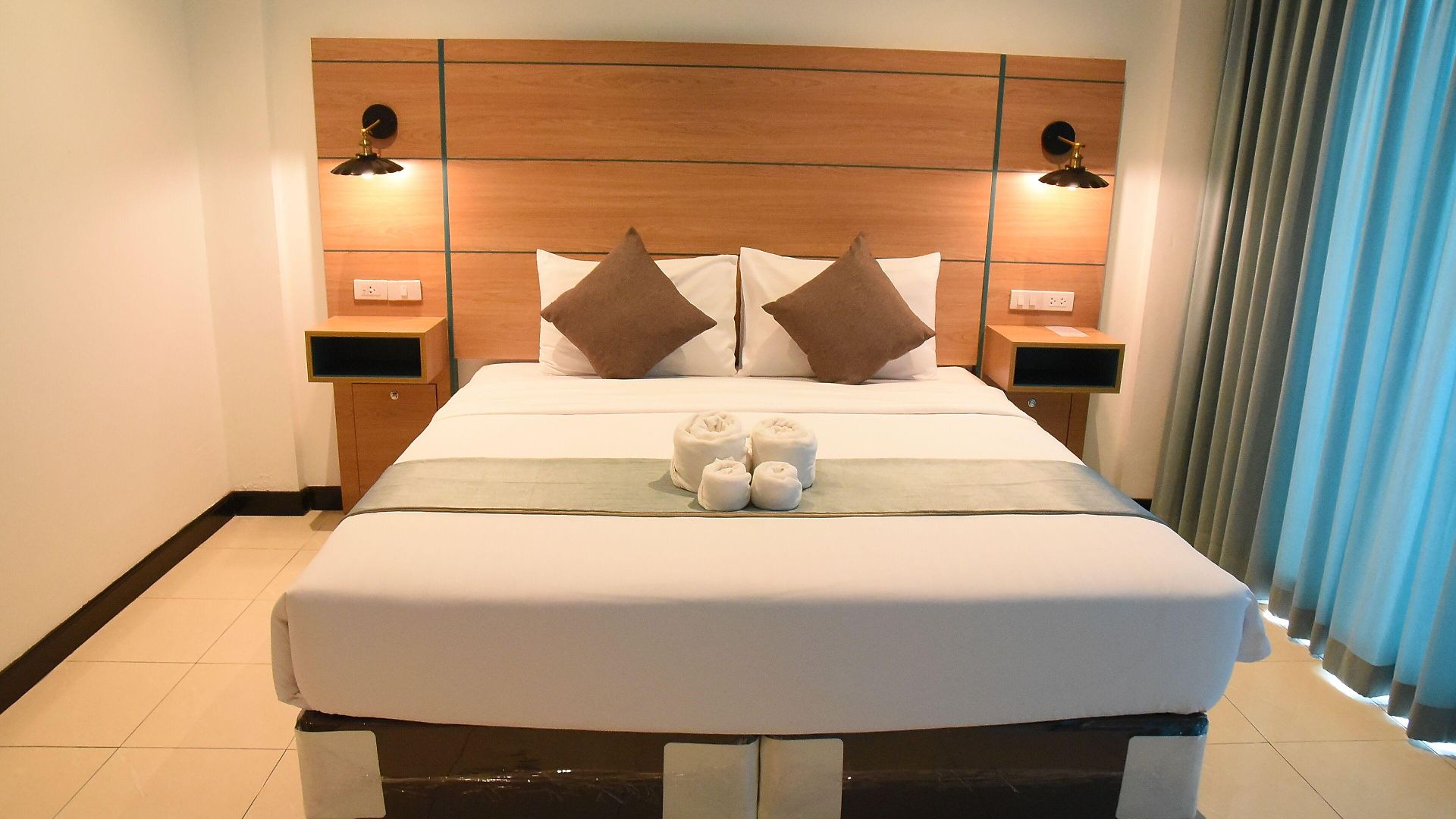The Base โรงแรม