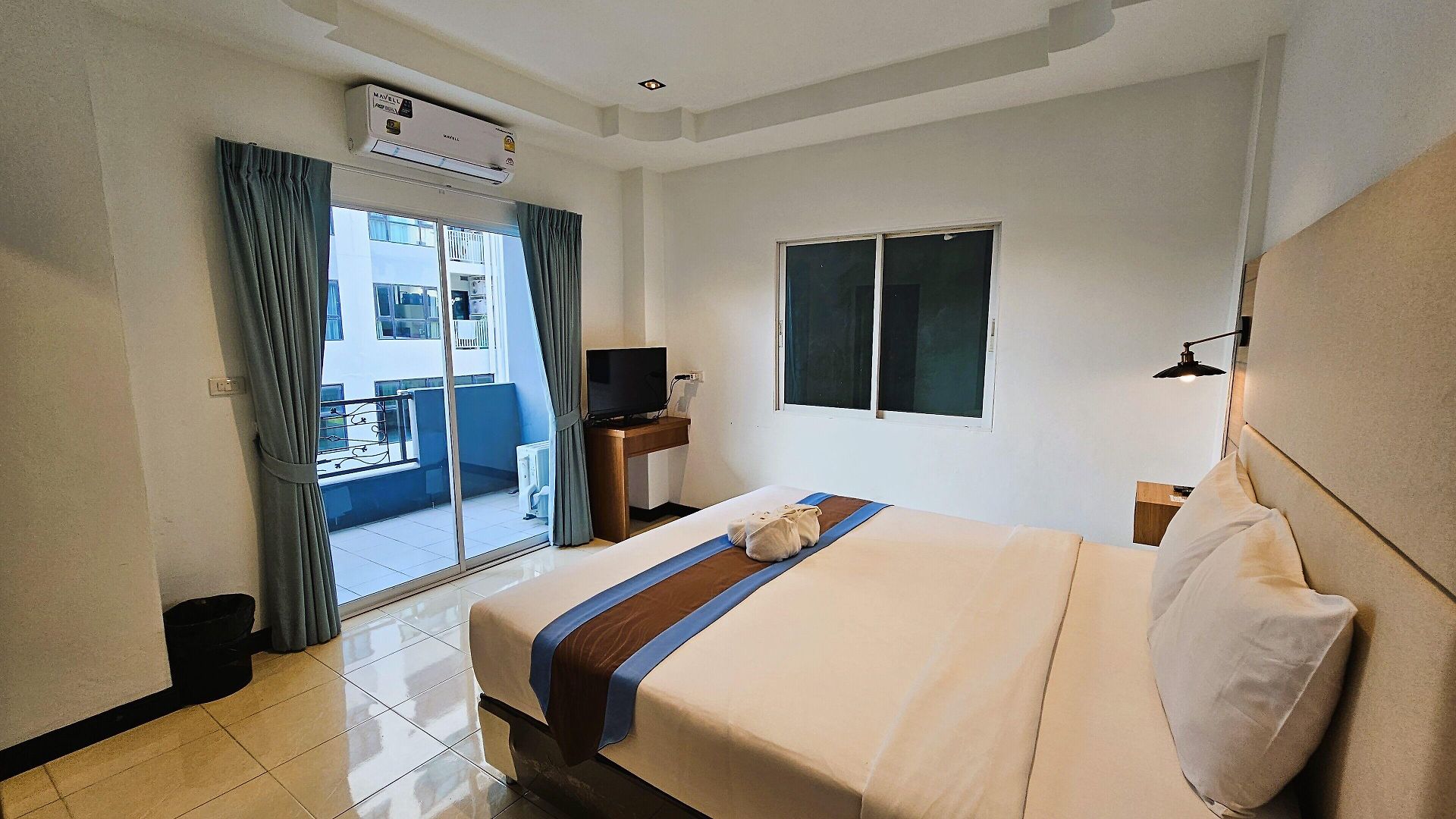 The Base โรงแรม