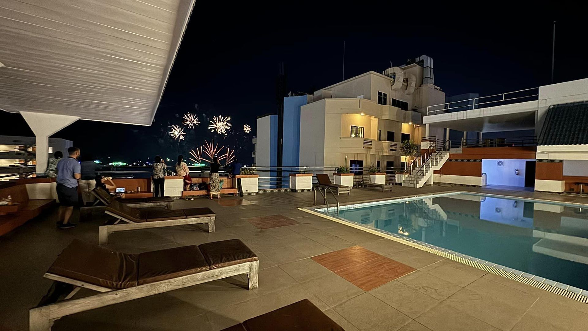 Highfive โรงแรม 2*